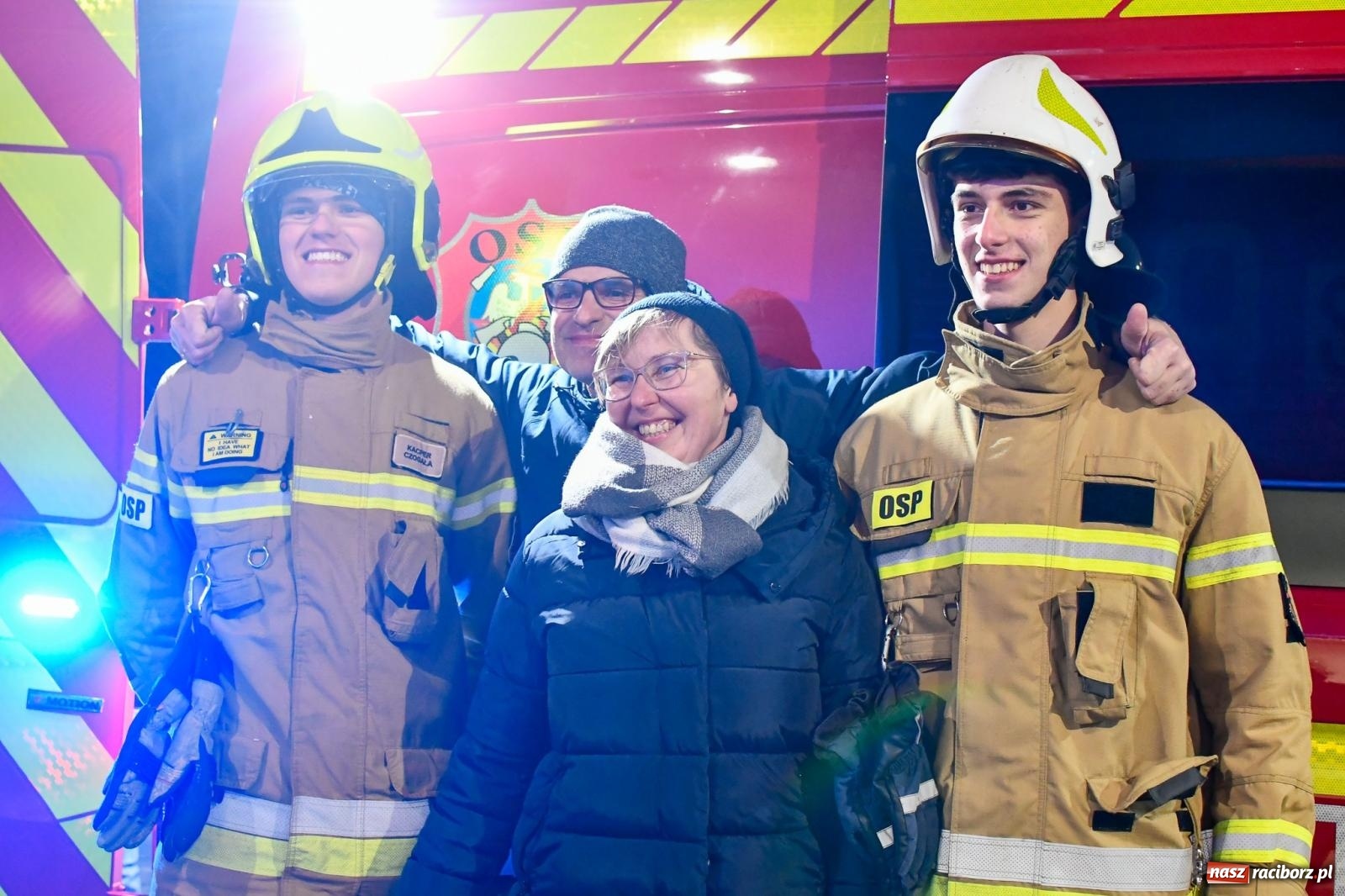 Zdjęcie w galerii na portalu naszraciborz.pl: Na świętego Mikołaja ochotnicy z Markowic dostali wóz strażacki [FOTO i WIDEO] wiadomości z regionu