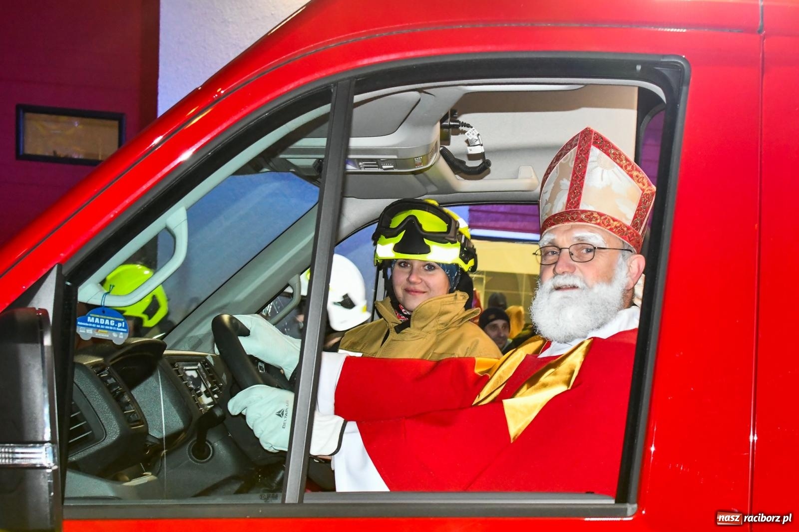 Zdjęcie w galerii na portalu naszraciborz.pl: Na świętego Mikołaja ochotnicy z Markowic dostali wóz strażacki [FOTO i WIDEO] wiadomości z regionu