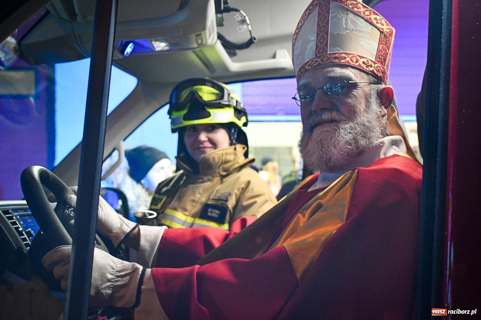 Zdjęcie w galerii na portalu naszraciborz.pl: Na świętego Mikołaja ochotnicy z Markowic dostali wóz strażacki [FOTO i WIDEO] wiadomości z regionu