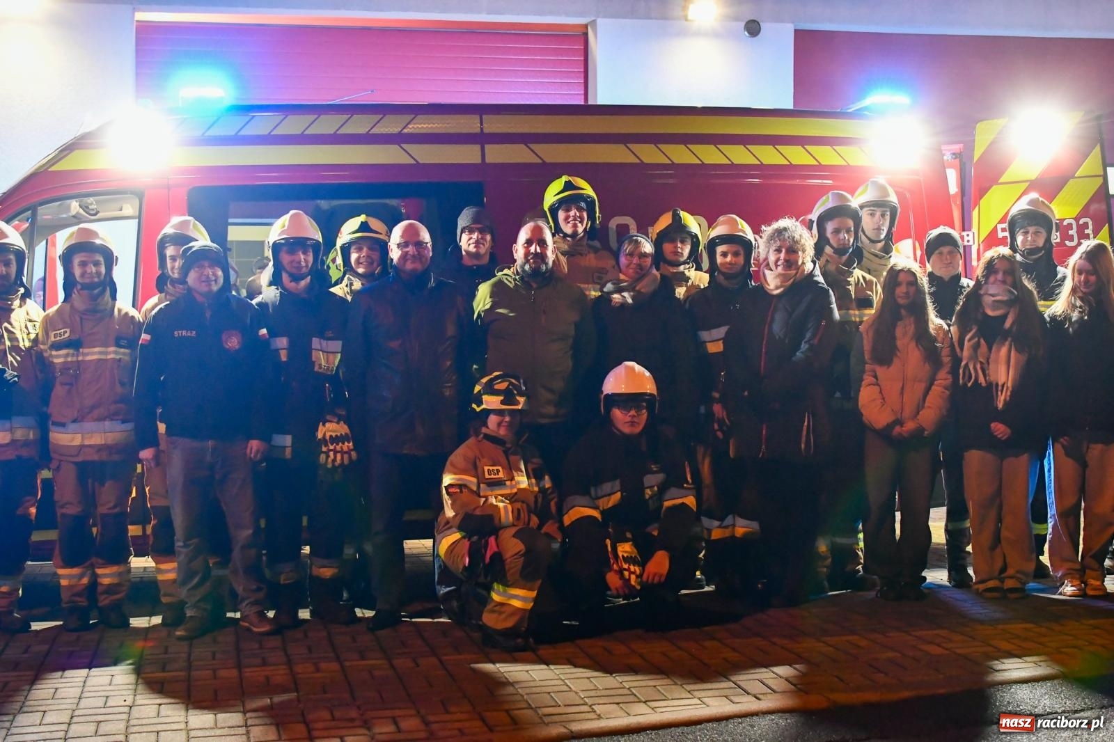 Zdjęcie w galerii na portalu naszraciborz.pl: Na świętego Mikołaja ochotnicy z Markowic dostali wóz strażacki [FOTO i WIDEO] wiadomości z regionu