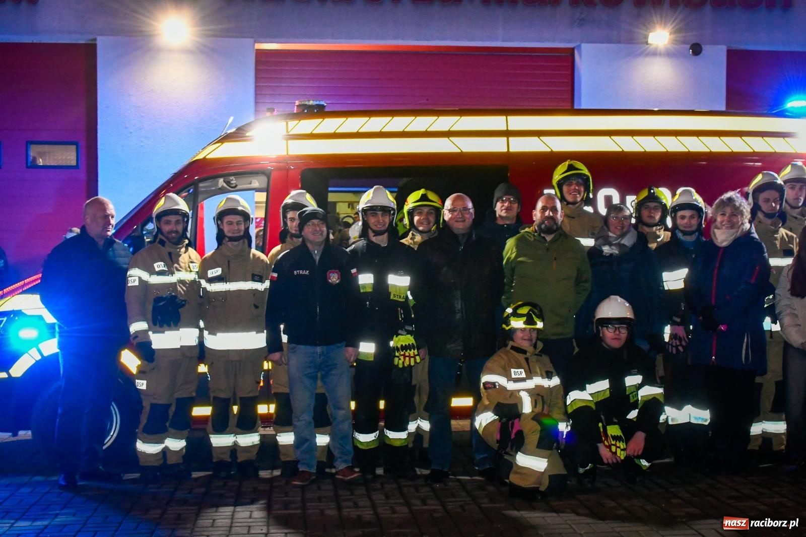 Zdjęcie w galerii na portalu naszraciborz.pl: Na świętego Mikołaja ochotnicy z Markowic dostali wóz strażacki [FOTO i WIDEO] wiadomości z regionu
