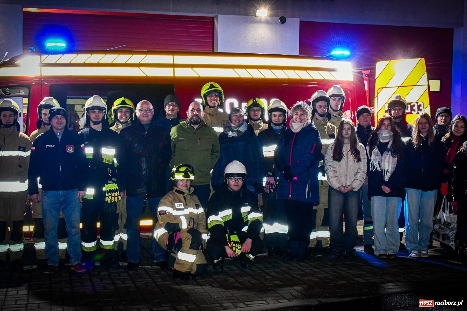 Zdjęcie w galerii na portalu naszraciborz.pl: Na świętego Mikołaja ochotnicy z Markowic dostali wóz strażacki [FOTO i WIDEO] wiadomości z regionu
