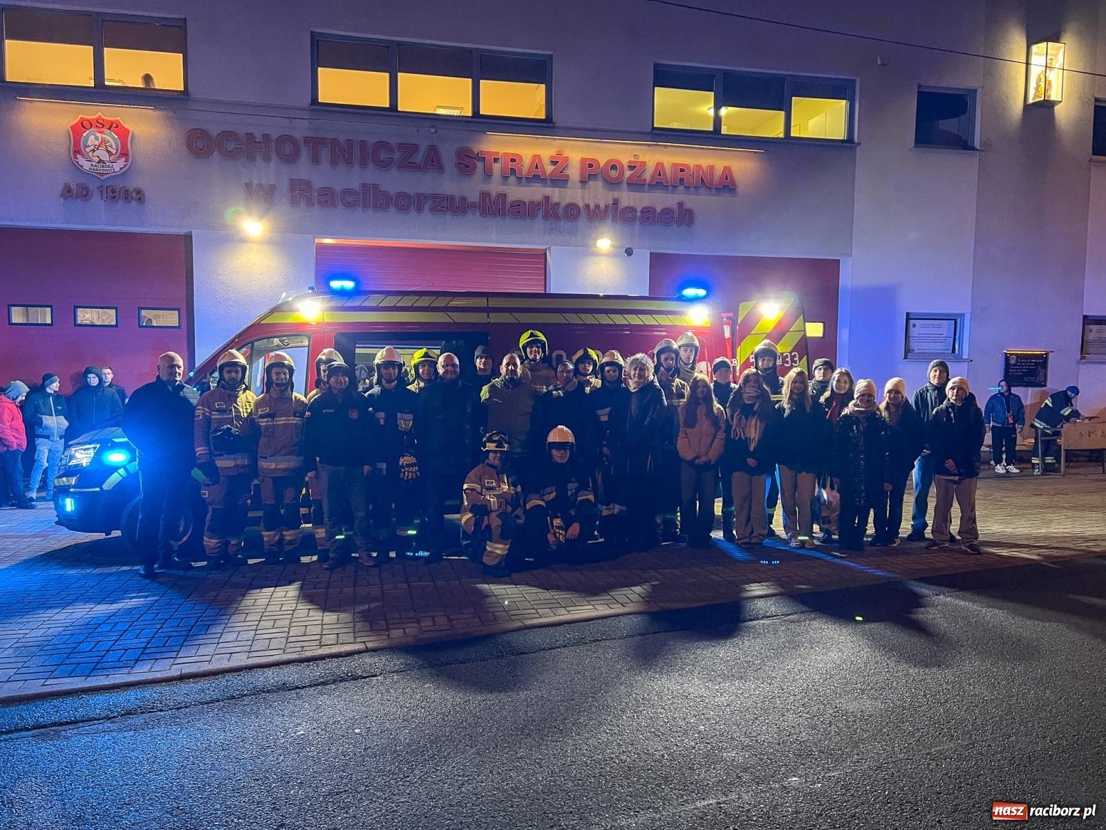 Zdjęcie w galerii na portalu naszraciborz.pl: Na świętego Mikołaja ochotnicy z Markowic dostali wóz strażacki [FOTO i WIDEO] wiadomości z regionu