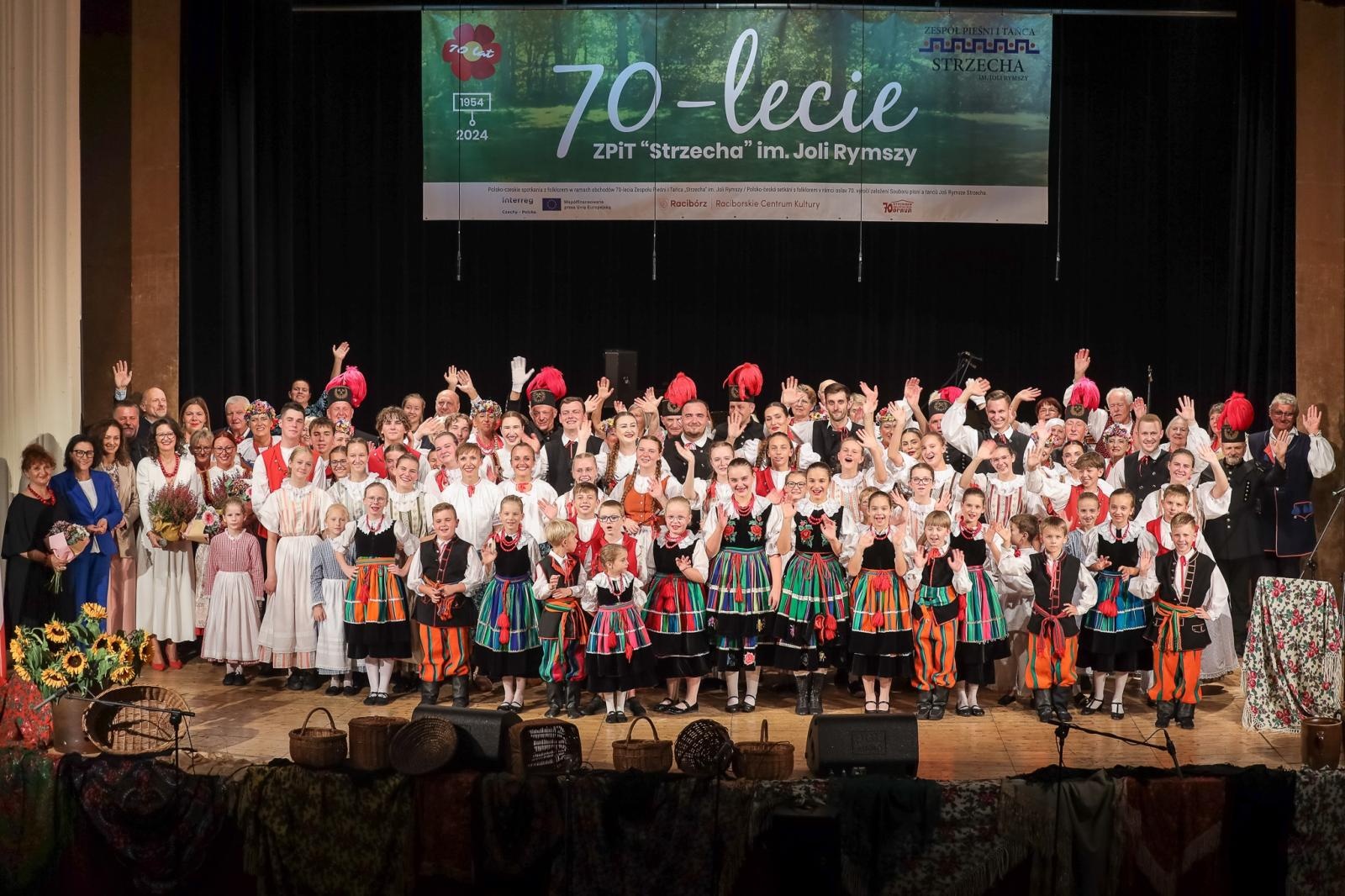 Zdjęcie w galerii na portalu naszraciborz.pl: W PUNKT. 70-lecie Zespołu Pieśni i Tańca Strzecha im. Joli Rymszy wiadomości z regionu