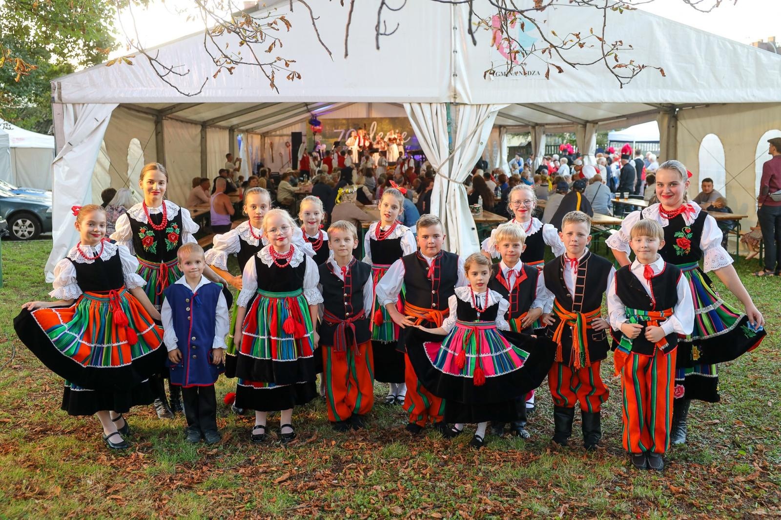 Zdjęcie w galerii na portalu naszraciborz.pl: W PUNKT. 70-lecie Zespołu Pieśni i Tańca Strzecha im. Joli Rymszy wiadomości z regionu