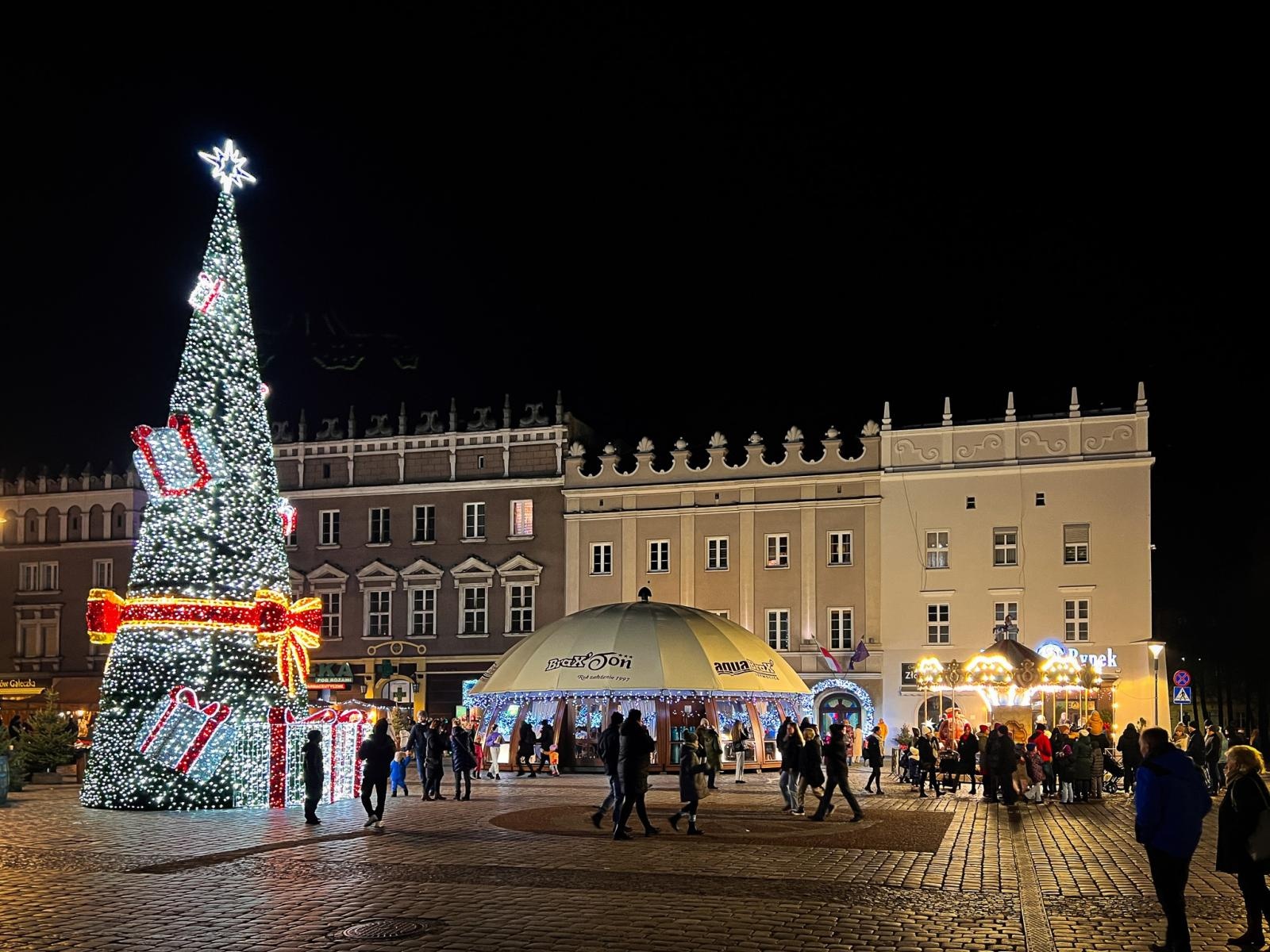 Zdjęcie w galerii na portalu naszraciborz.pl: Od zamku do Rynku. Raciborskie jarmarki w sobotni wieczór [FOTO i WIDEO, PROGRAM NA NIEDZIELĘ] wiadomości z regionu