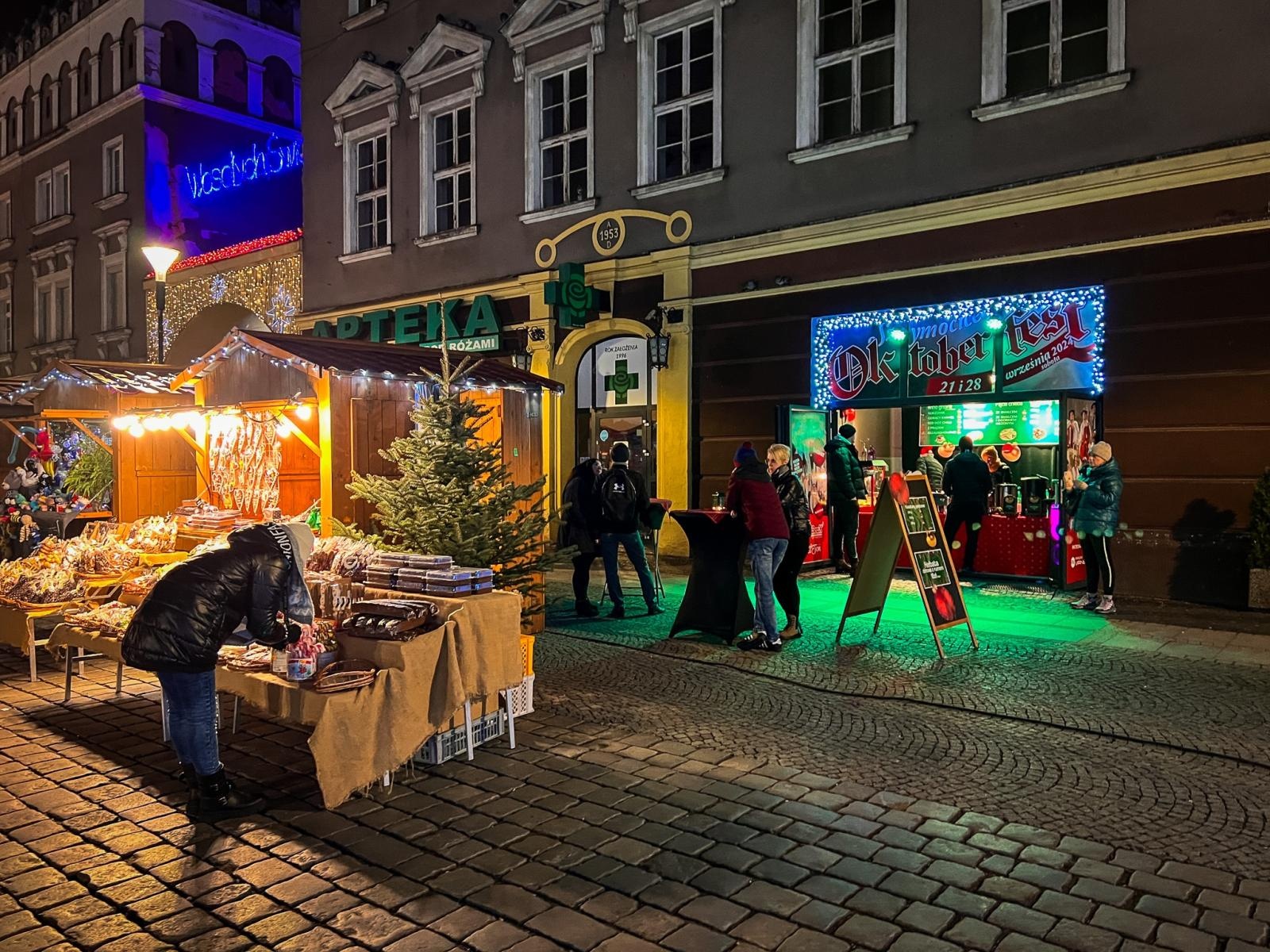 Zdjęcie w galerii na portalu naszraciborz.pl: Od zamku do Rynku. Raciborskie jarmarki w sobotni wieczór [FOTO i WIDEO, PROGRAM NA NIEDZIELĘ] wiadomości z regionu