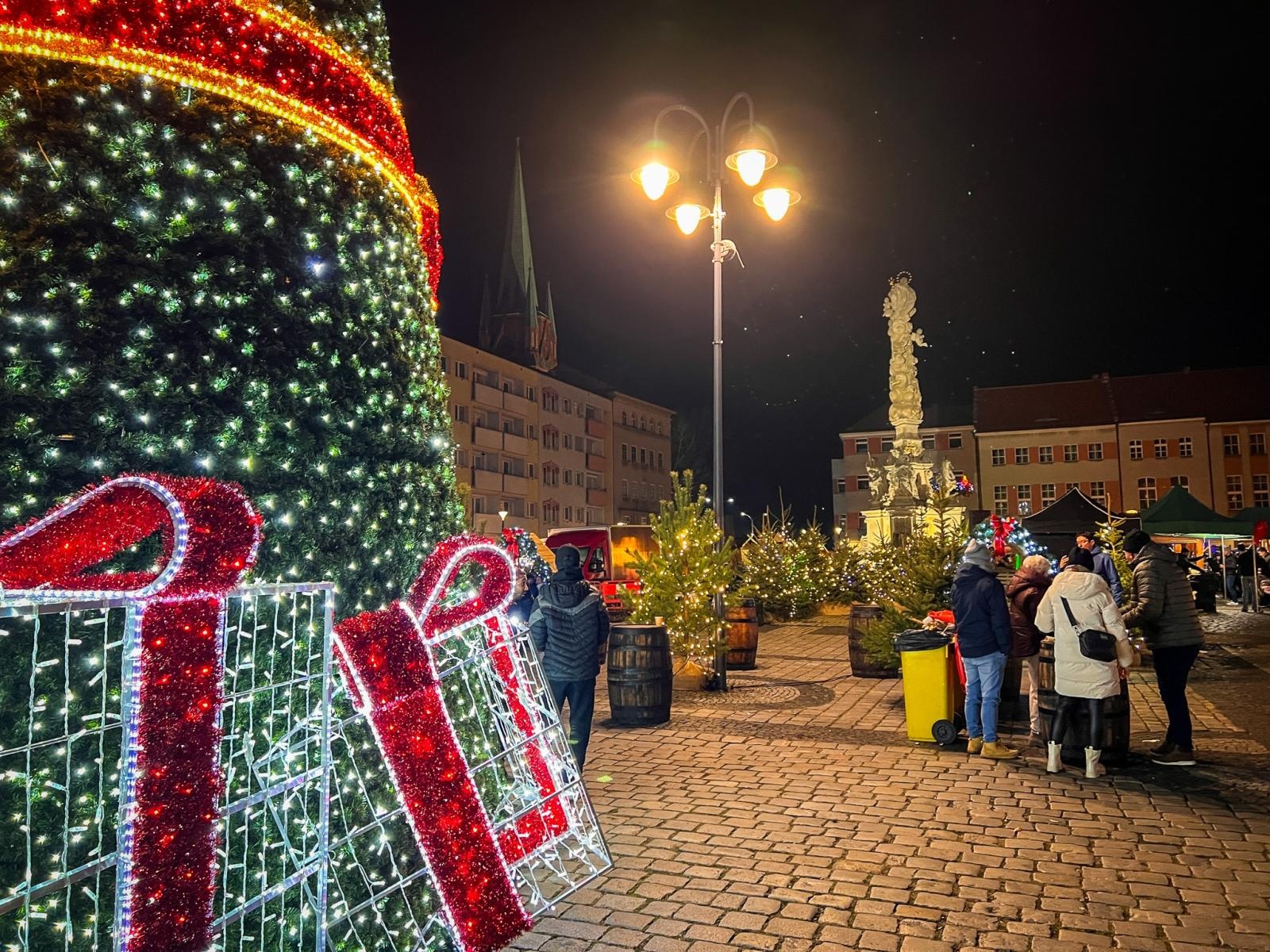 Zdjęcie w galerii na portalu naszraciborz.pl: Od zamku do Rynku. Raciborskie jarmarki w sobotni wieczór [FOTO i WIDEO, PROGRAM NA NIEDZIELĘ] wiadomości z regionu