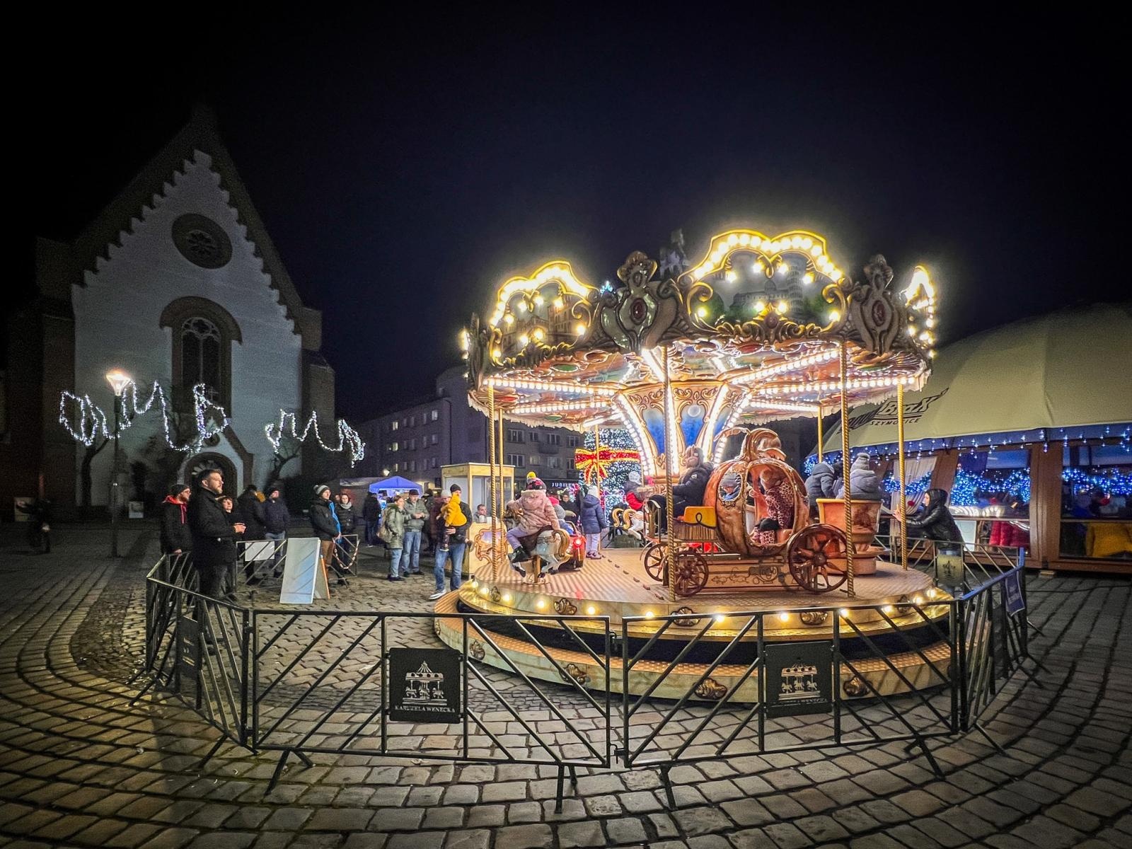 Zdjęcie w galerii na portalu naszraciborz.pl: Od zamku do Rynku. Raciborskie jarmarki w sobotni wieczór [FOTO i WIDEO, PROGRAM NA NIEDZIELĘ] wiadomości z regionu