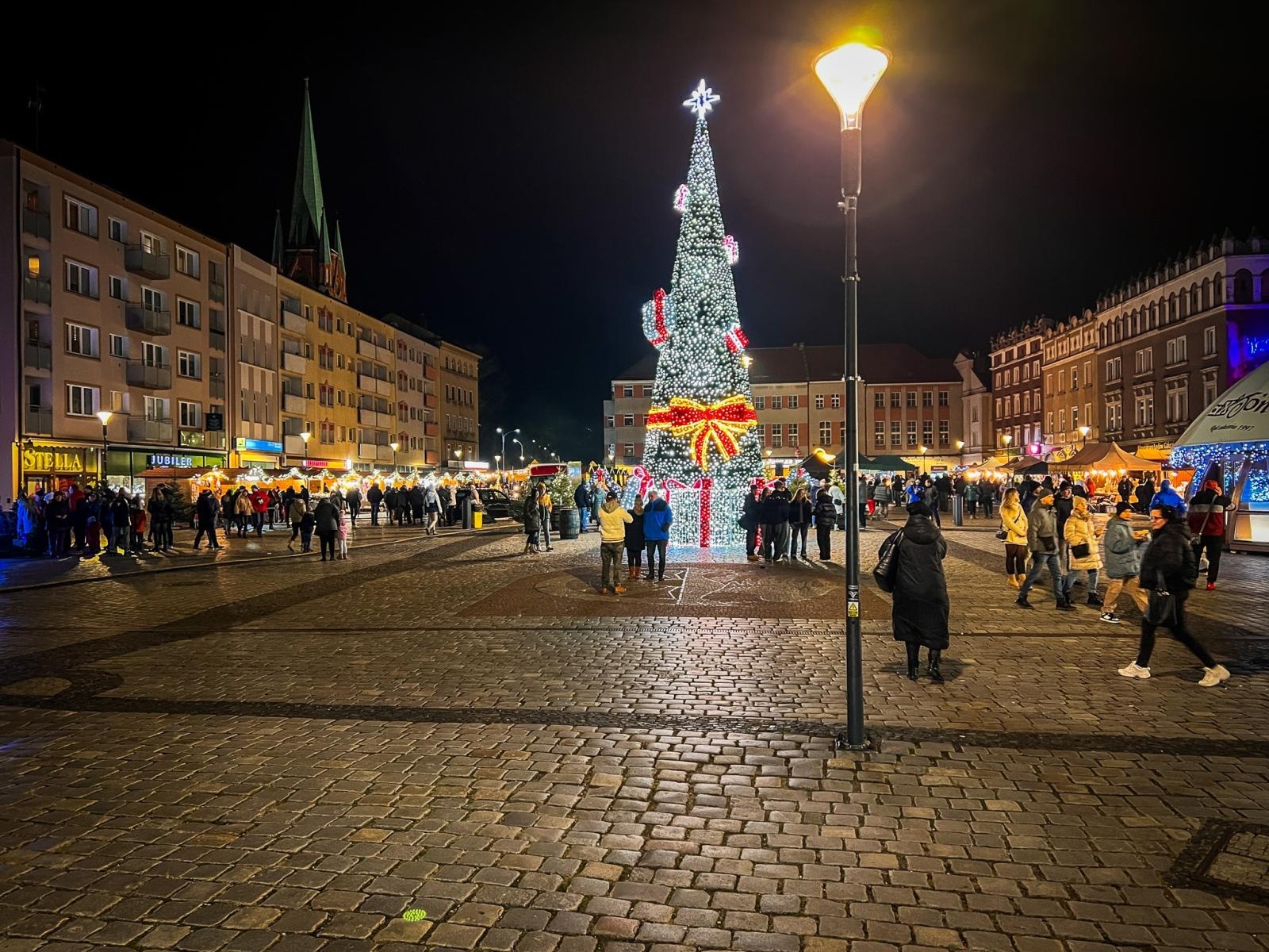 Zdjęcie w galerii na portalu naszraciborz.pl: Od zamku do Rynku. Raciborskie jarmarki w sobotni wieczór [FOTO i WIDEO, PROGRAM NA NIEDZIELĘ] wiadomości z regionu