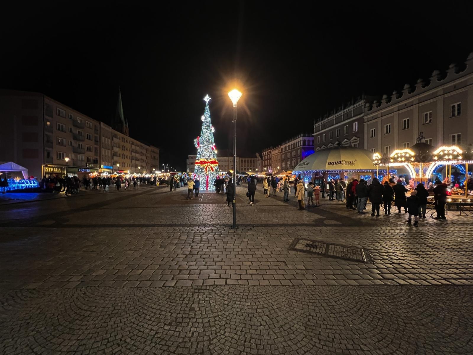 Zdjęcie w galerii na portalu naszraciborz.pl: Od zamku do Rynku. Raciborskie jarmarki w sobotni wieczór [FOTO i WIDEO, PROGRAM NA NIEDZIELĘ] wiadomości z regionu
