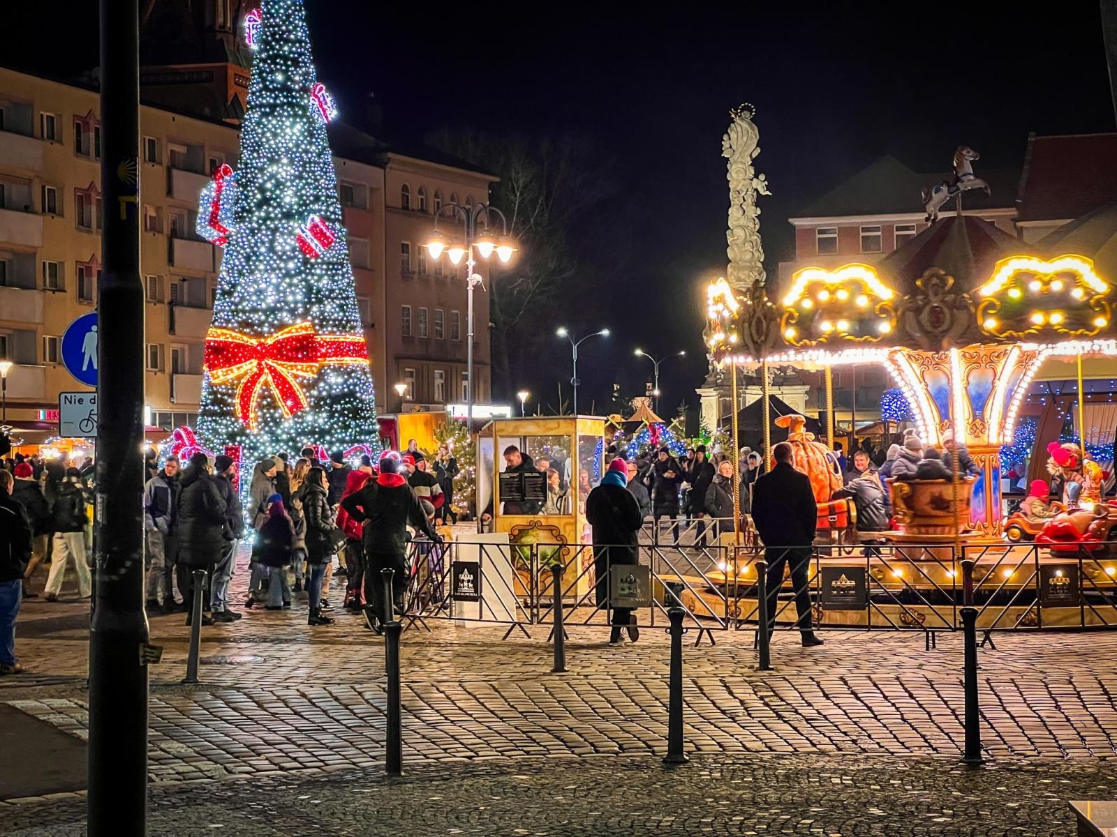 Zdjęcie w galerii na portalu naszraciborz.pl: Od zamku do Rynku. Raciborskie jarmarki w sobotni wieczór [FOTO i WIDEO, PROGRAM NA NIEDZIELĘ] wiadomości z regionu