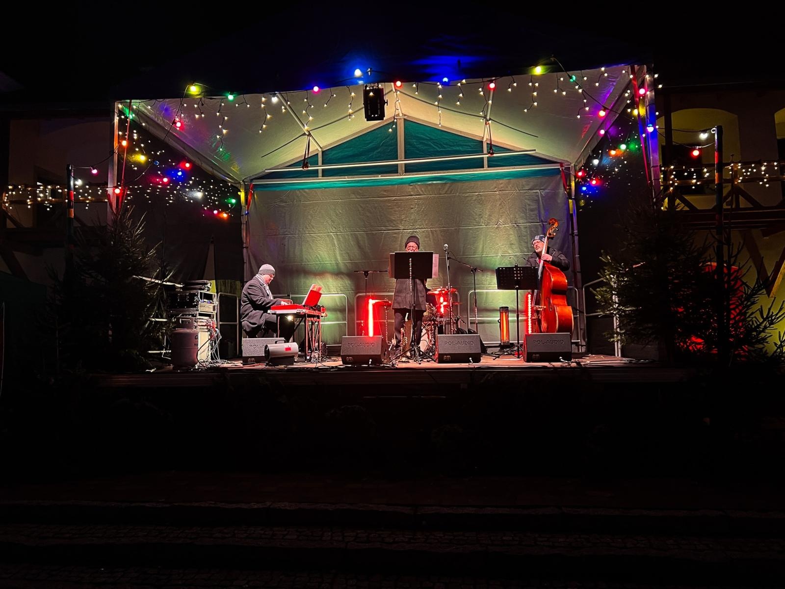 Zdjęcie w galerii na portalu naszraciborz.pl: Od zamku do Rynku. Raciborskie jarmarki w sobotni wieczór [FOTO i WIDEO, PROGRAM NA NIEDZIELĘ] wiadomości z regionu