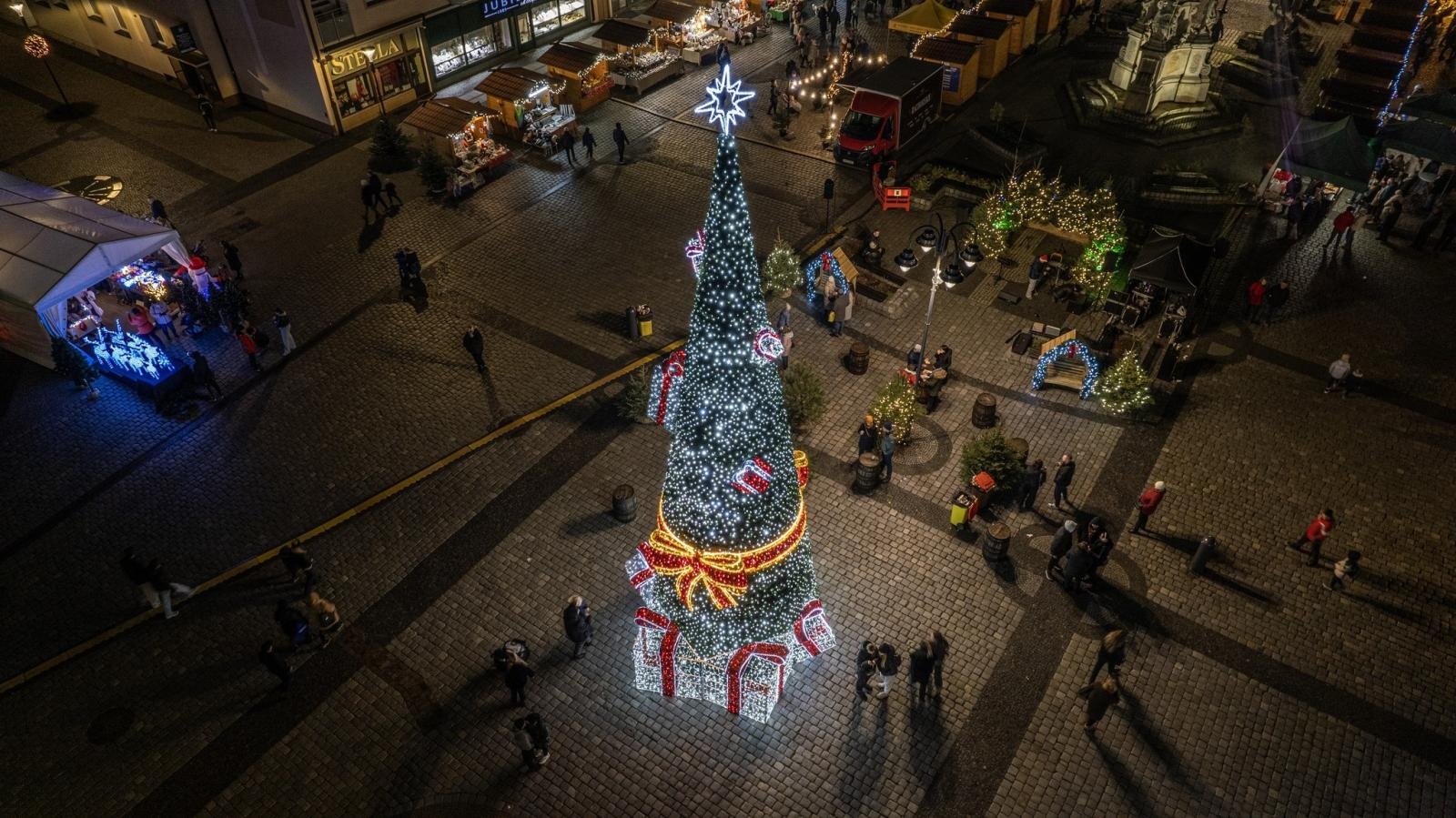 Zdjęcie w galerii na portalu naszraciborz.pl: Od zamku do Rynku. Raciborskie jarmarki w sobotni wieczór [FOTO i WIDEO, PROGRAM NA NIEDZIELĘ] wiadomości z regionu