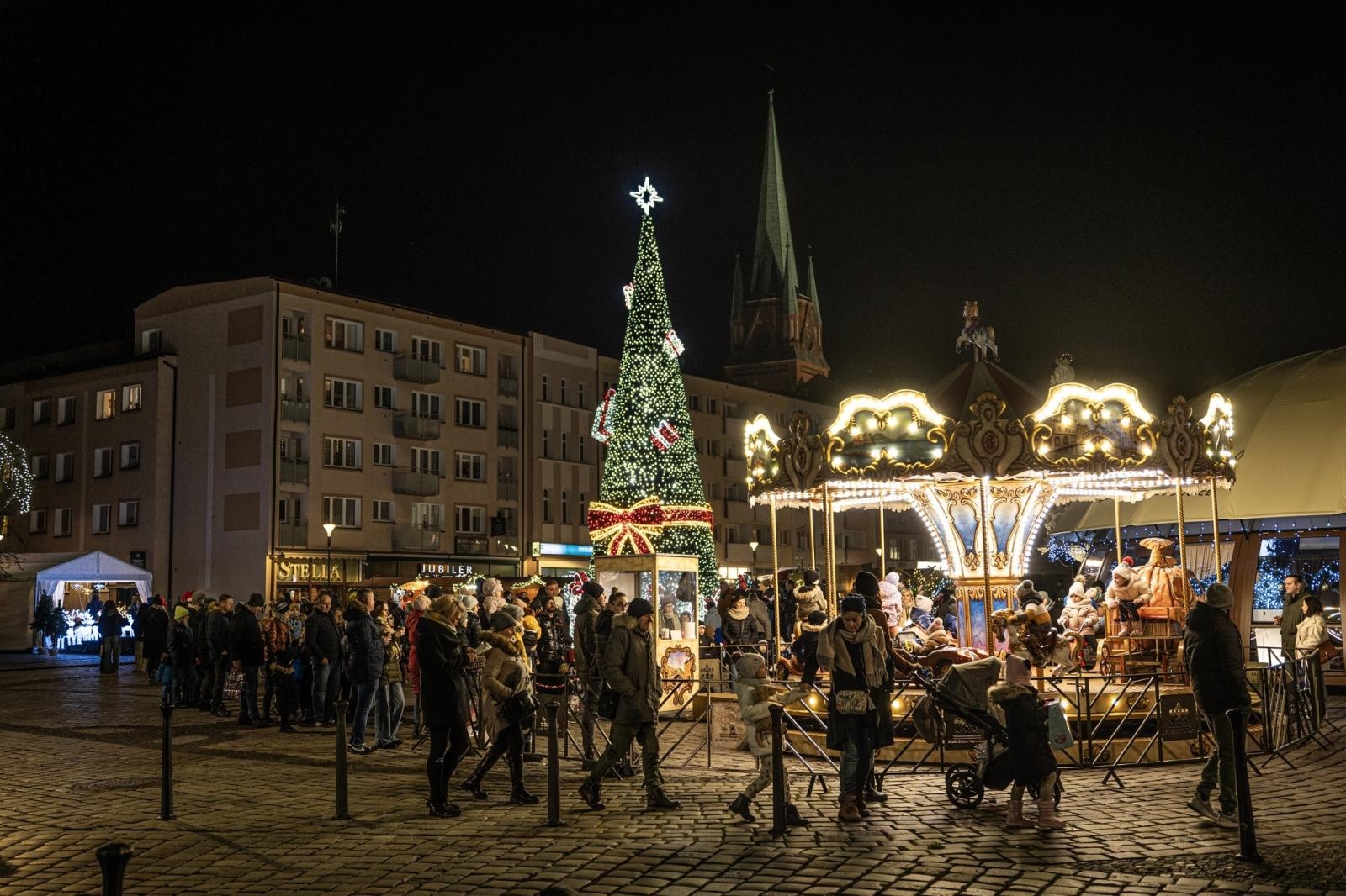 Zdjęcie w galerii na portalu naszraciborz.pl: Od zamku do Rynku. Raciborskie jarmarki w sobotni wieczór [FOTO i WIDEO, PROGRAM NA NIEDZIELĘ] wiadomości z regionu