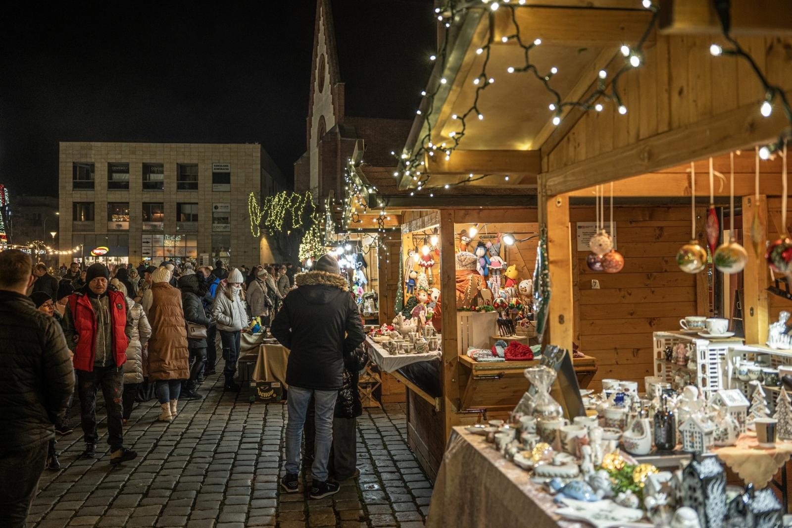 Zdjęcie w galerii na portalu naszraciborz.pl: Od zamku do Rynku. Raciborskie jarmarki w sobotni wieczór [FOTO i WIDEO, PROGRAM NA NIEDZIELĘ] wiadomości z regionu