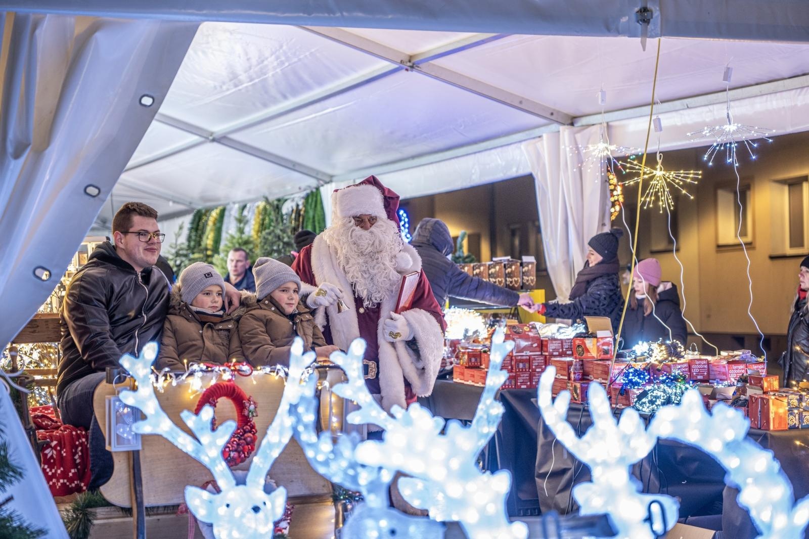 Zdjęcie w galerii na portalu naszraciborz.pl: Od zamku do Rynku. Raciborskie jarmarki w sobotni wieczór [FOTO i WIDEO, PROGRAM NA NIEDZIELĘ] wiadomości z regionu