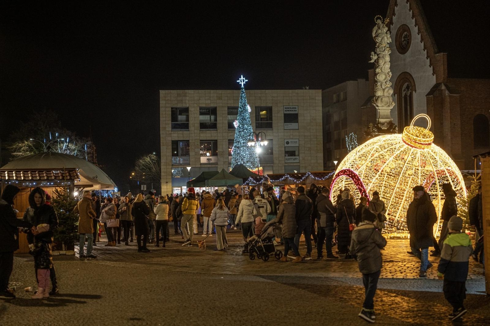 Zdjęcie w galerii na portalu naszraciborz.pl: Od zamku do Rynku. Raciborskie jarmarki w sobotni wieczór [FOTO i WIDEO, PROGRAM NA NIEDZIELĘ] wiadomości z regionu