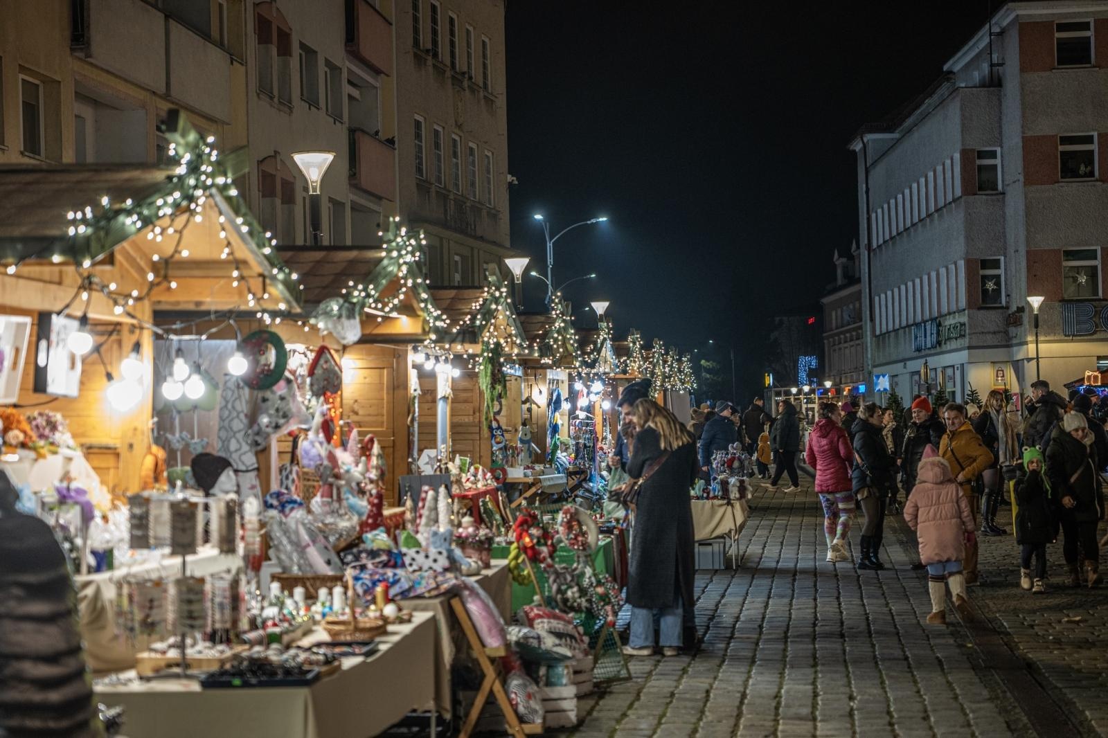Zdjęcie w galerii na portalu naszraciborz.pl: Od zamku do Rynku. Raciborskie jarmarki w sobotni wieczór [FOTO i WIDEO, PROGRAM NA NIEDZIELĘ] wiadomości z regionu