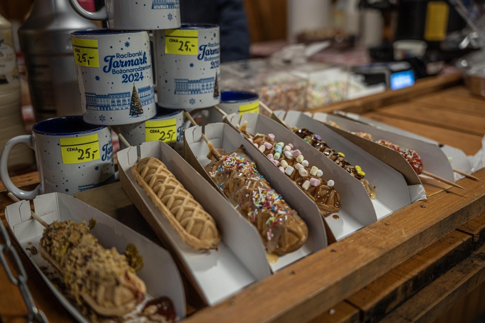 Zdjęcie w galerii na portalu naszraciborz.pl: Od zamku do Rynku. Raciborskie jarmarki w sobotni wieczór [FOTO i WIDEO, PROGRAM NA NIEDZIELĘ] wiadomości z regionu