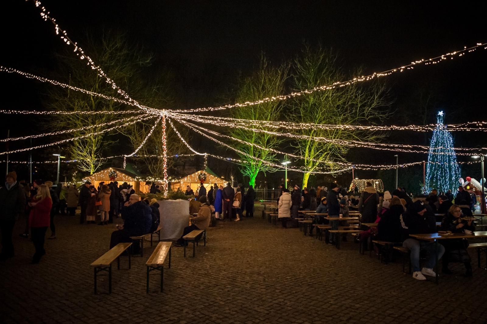 Zdjęcie w galerii na portalu naszraciborz.pl: Jazzowa sobota i wiedeńska niedziela pełna zabaw. Trwa jarmark na Zamku Piastowskim [FOTO, WIDEO, PROGRAM NA NIEDZIELĘ] wiadomości z regionu