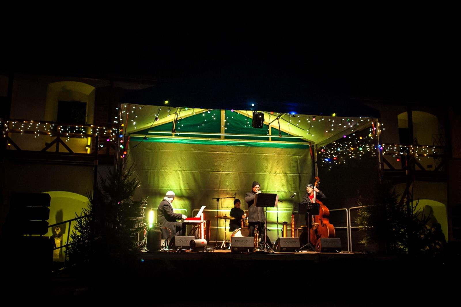 Zdjęcie w galerii na portalu naszraciborz.pl: Jazzowa sobota i wiedeńska niedziela pełna zabaw. Trwa jarmark na Zamku Piastowskim [FOTO, WIDEO, PROGRAM NA NIEDZIELĘ] wiadomości z regionu