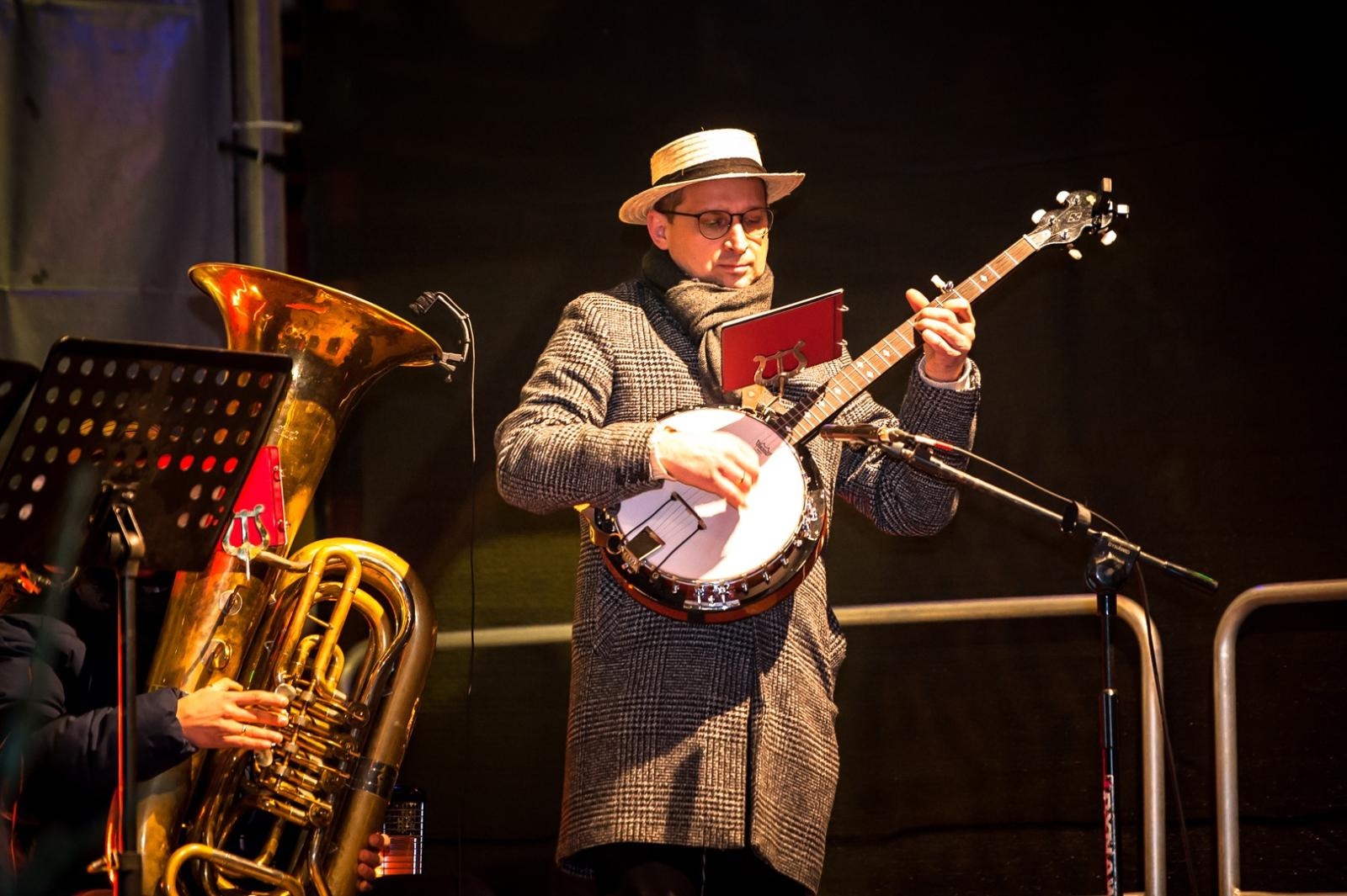 Zdjęcie w galerii na portalu naszraciborz.pl: Jazzowa sobota i wiedeńska niedziela pełna zabaw. Trwa jarmark na Zamku Piastowskim [FOTO, WIDEO, PROGRAM NA NIEDZIELĘ] wiadomości z regionu