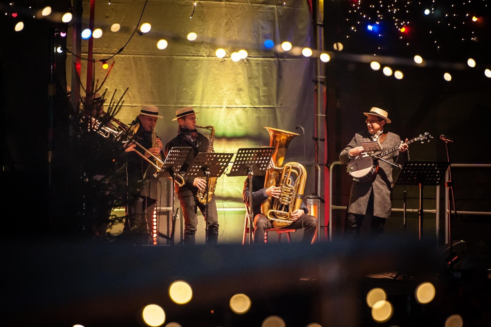 Zdjęcie w galerii na portalu naszraciborz.pl: Jazzowa sobota i wiedeńska niedziela pełna zabaw. Trwa jarmark na Zamku Piastowskim [FOTO, WIDEO, PROGRAM NA NIEDZIELĘ] wiadomości z regionu