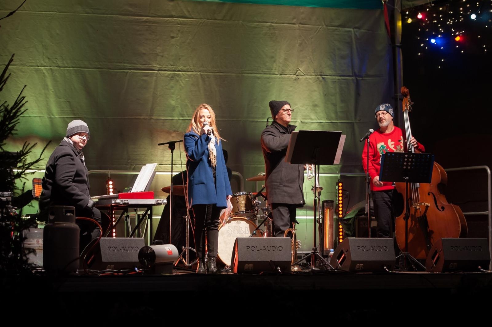 Zdjęcie w galerii na portalu naszraciborz.pl: Jazzowa sobota i wiedeńska niedziela pełna zabaw. Trwa jarmark na Zamku Piastowskim [FOTO, WIDEO, PROGRAM NA NIEDZIELĘ] wiadomości z regionu