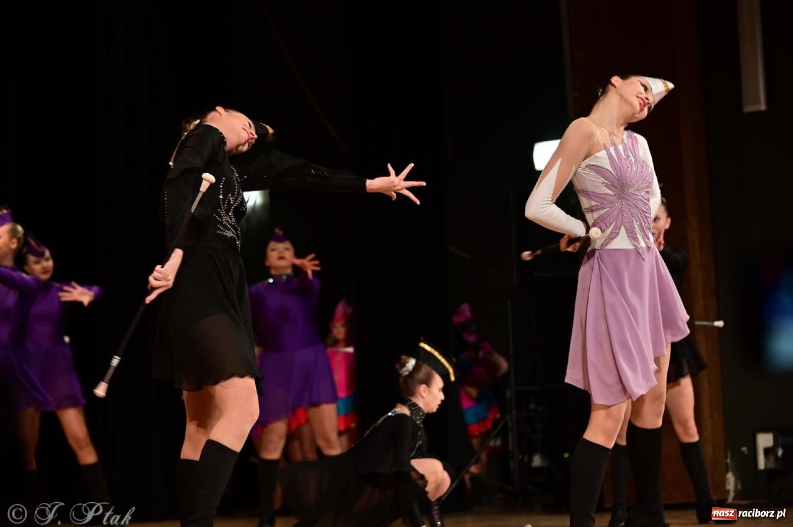 Zdjęcie w galerii na portalu naszraciborz.pl: Koncert charytatywny dla Judytki: taniec, folklor i świąteczne smaki zgromadziły tłumy wiadomości z regionu