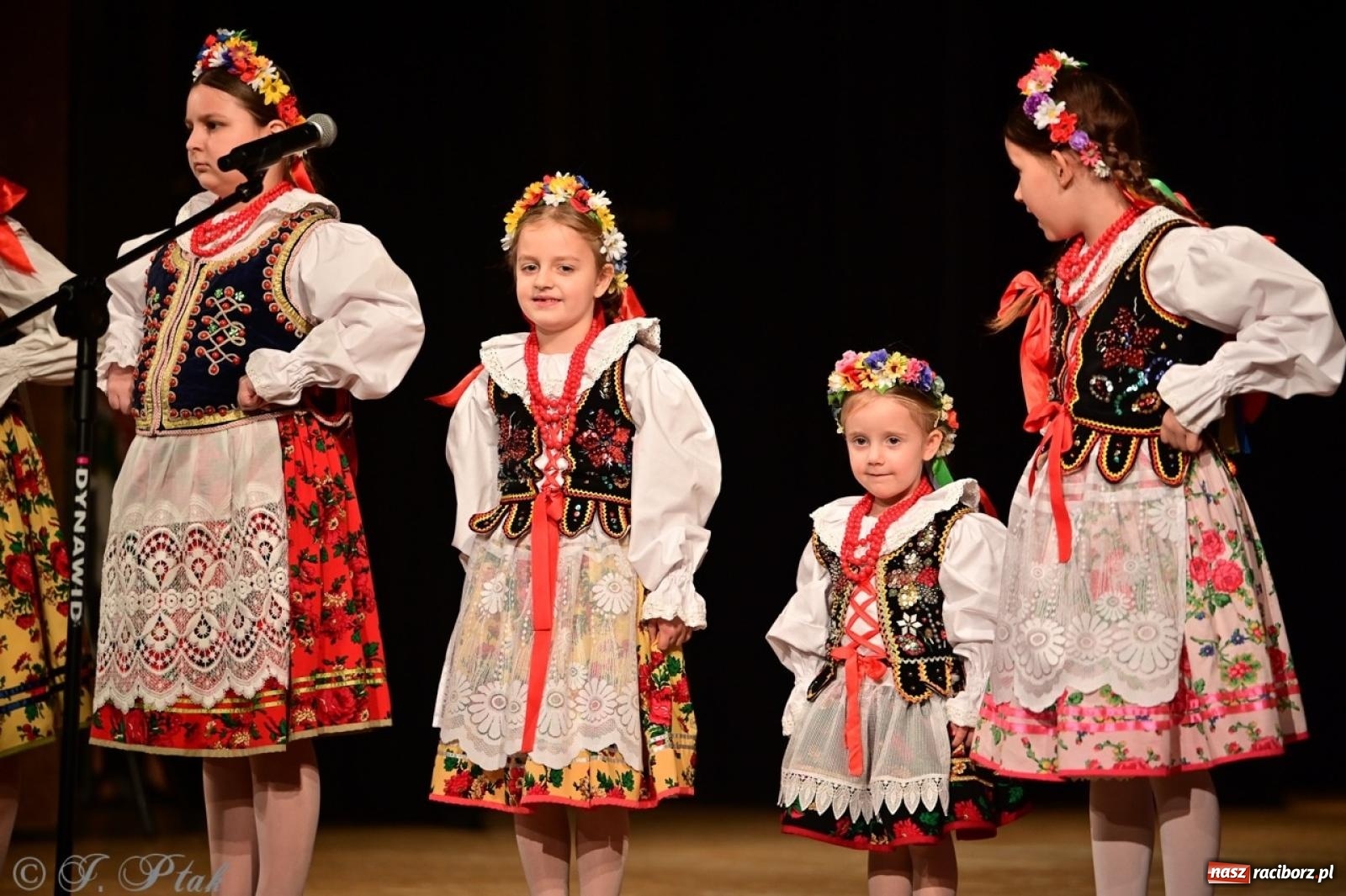 Zdjęcie w galerii na portalu naszraciborz.pl: Koncert charytatywny dla Judytki: taniec, folklor i świąteczne smaki zgromadziły tłumy wiadomości z regionu