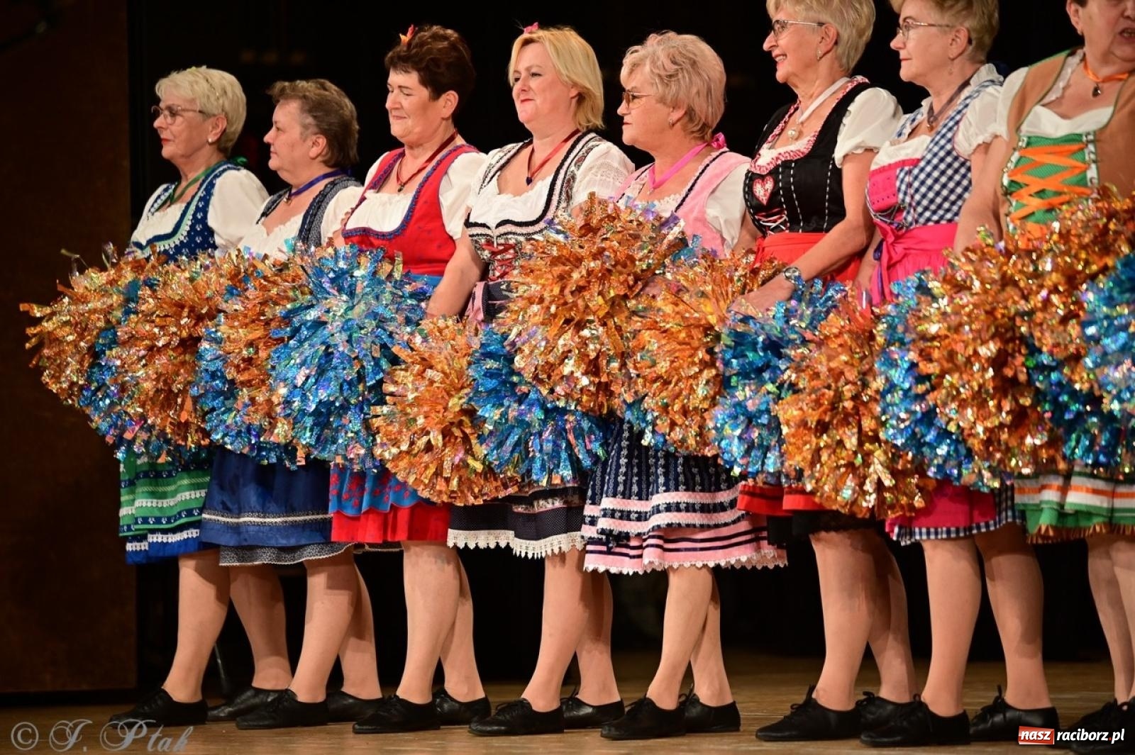 Zdjęcie w galerii na portalu naszraciborz.pl: Koncert charytatywny dla Judytki: taniec, folklor i świąteczne smaki zgromadziły tłumy wiadomości z regionu