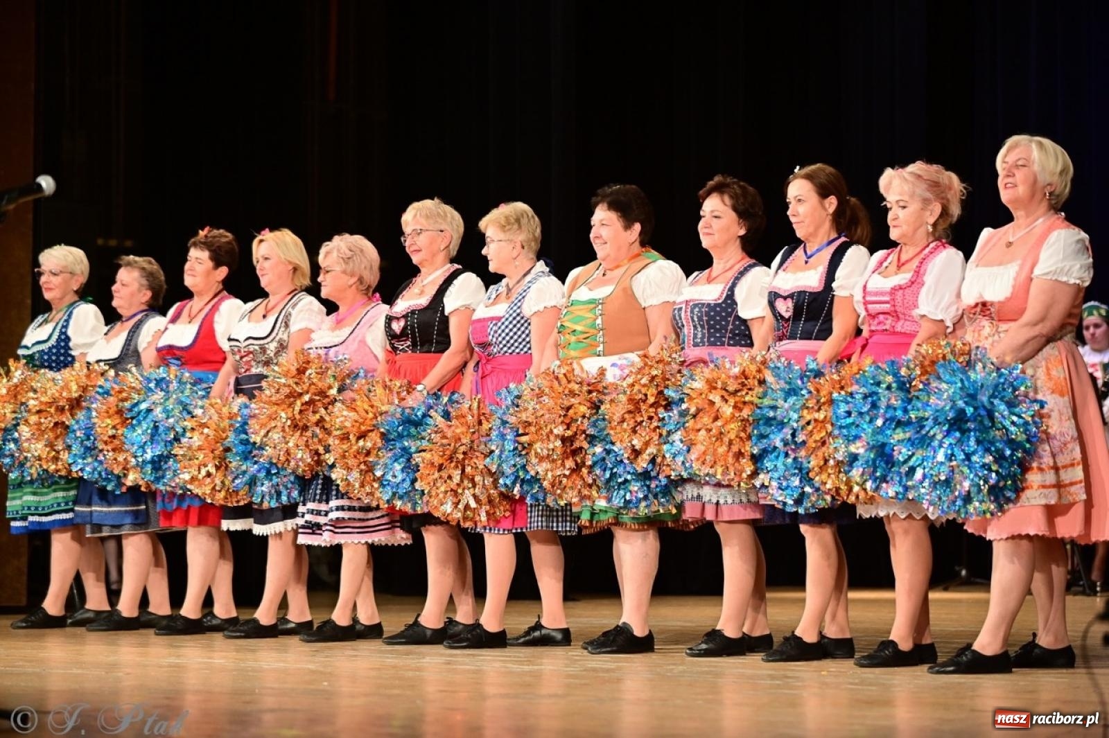 Zdjęcie w galerii na portalu naszraciborz.pl: Koncert charytatywny dla Judytki: taniec, folklor i świąteczne smaki zgromadziły tłumy wiadomości z regionu