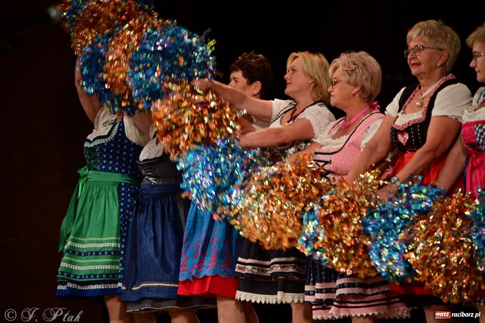 Zdjęcie w galerii na portalu naszraciborz.pl: Koncert charytatywny dla Judytki: taniec, folklor i świąteczne smaki zgromadziły tłumy wiadomości z regionu