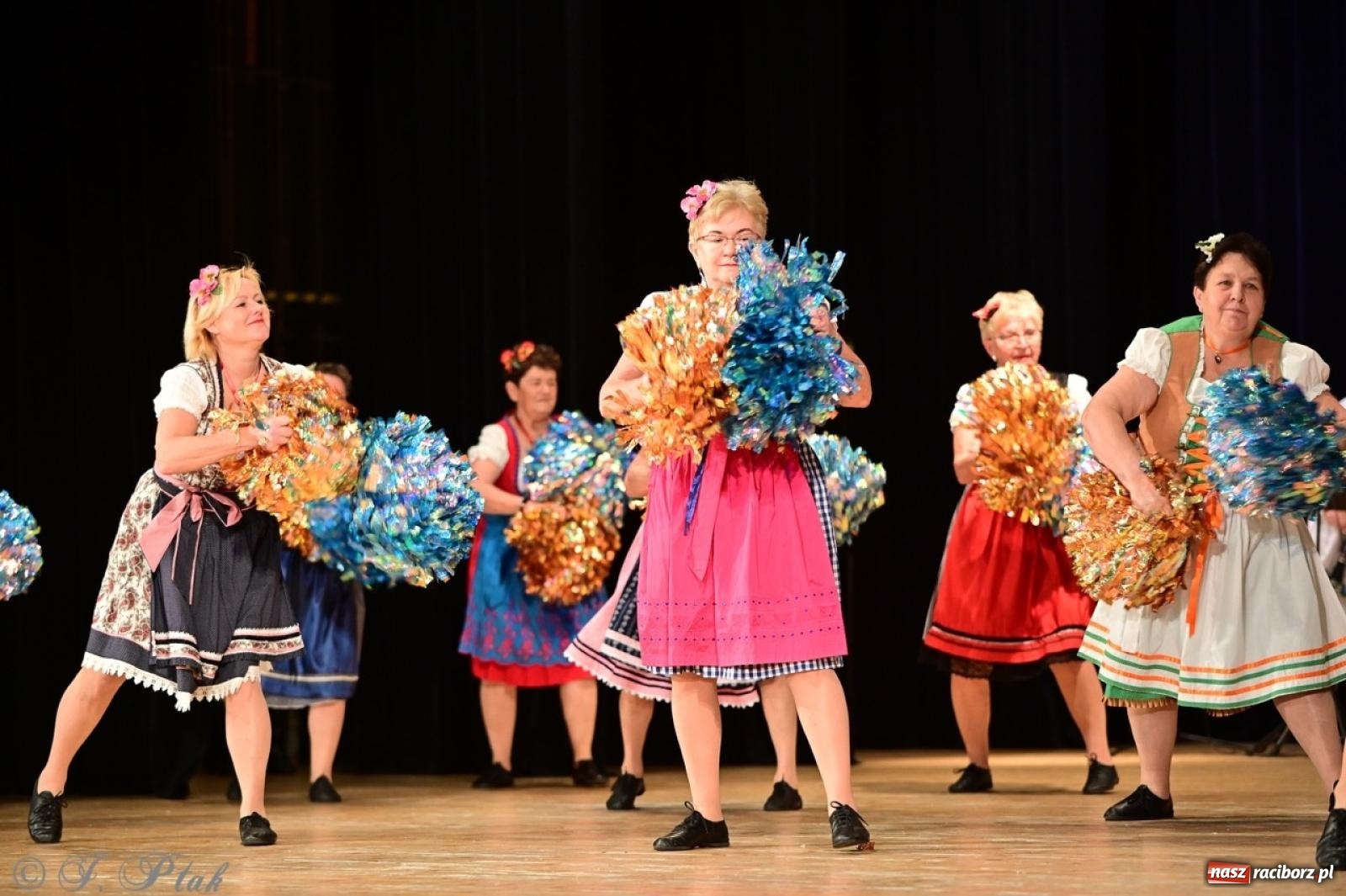 Zdjęcie w galerii na portalu naszraciborz.pl: Koncert charytatywny dla Judytki: taniec, folklor i świąteczne smaki zgromadziły tłumy wiadomości z regionu