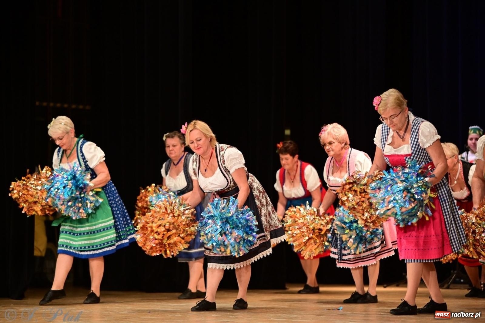 Zdjęcie w galerii na portalu naszraciborz.pl: Koncert charytatywny dla Judytki: taniec, folklor i świąteczne smaki zgromadziły tłumy wiadomości z regionu