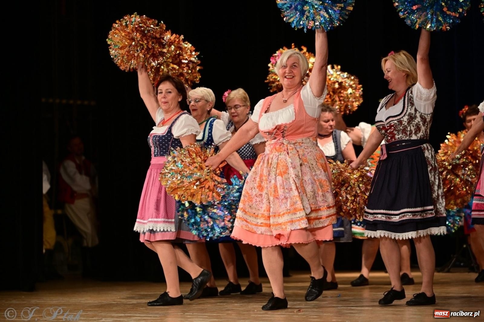 Zdjęcie w galerii na portalu naszraciborz.pl: Koncert charytatywny dla Judytki: taniec, folklor i świąteczne smaki zgromadziły tłumy wiadomości z regionu