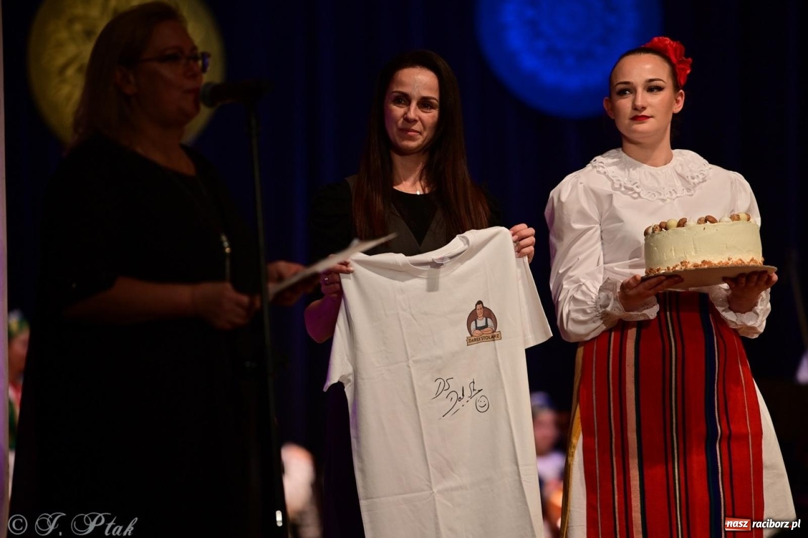 Zdjęcie w galerii na portalu naszraciborz.pl: Koncert charytatywny dla Judytki: taniec, folklor i świąteczne smaki zgromadziły tłumy wiadomości z regionu