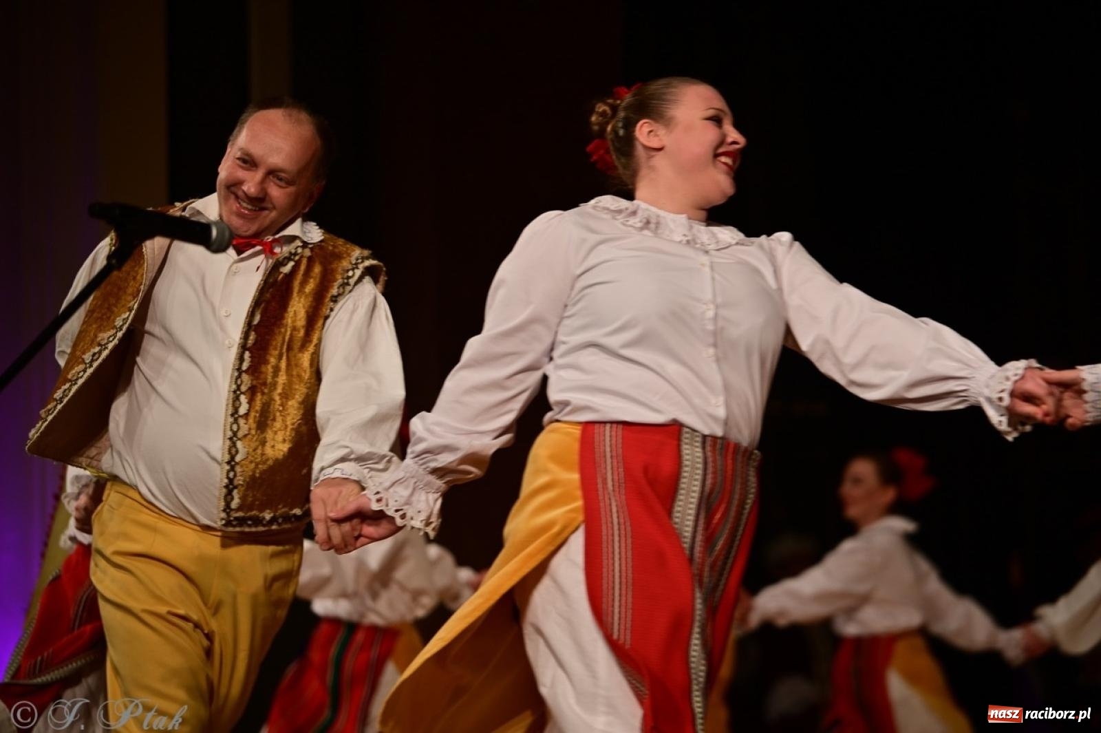 Zdjęcie w galerii na portalu naszraciborz.pl: Koncert charytatywny dla Judytki: taniec, folklor i świąteczne smaki zgromadziły tłumy wiadomości z regionu