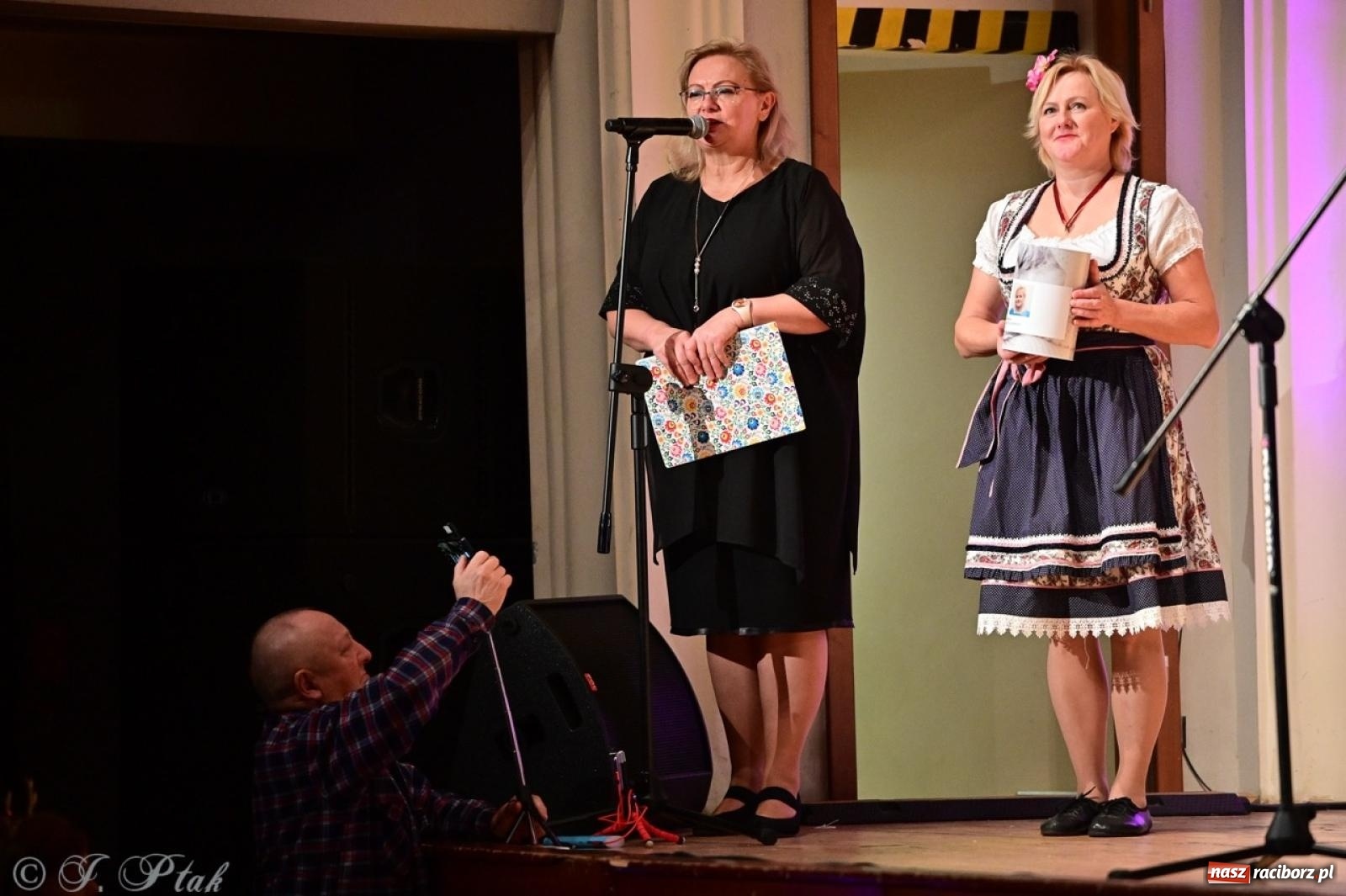 Zdjęcie w galerii na portalu naszraciborz.pl: Koncert charytatywny dla Judytki: taniec, folklor i świąteczne smaki zgromadziły tłumy wiadomości z regionu