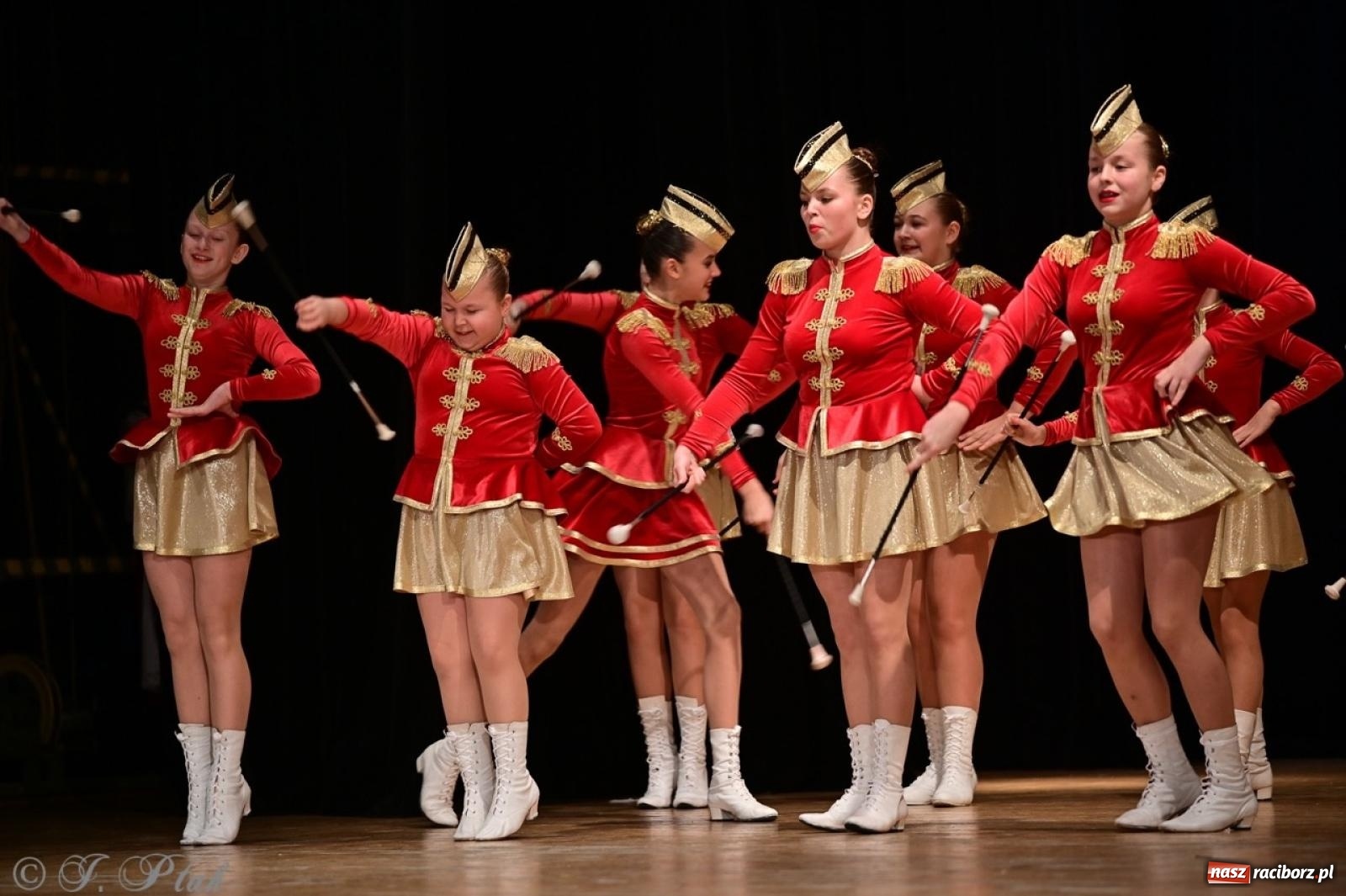 Zdjęcie w galerii na portalu naszraciborz.pl: Koncert charytatywny dla Judytki: taniec, folklor i świąteczne smaki zgromadziły tłumy wiadomości z regionu