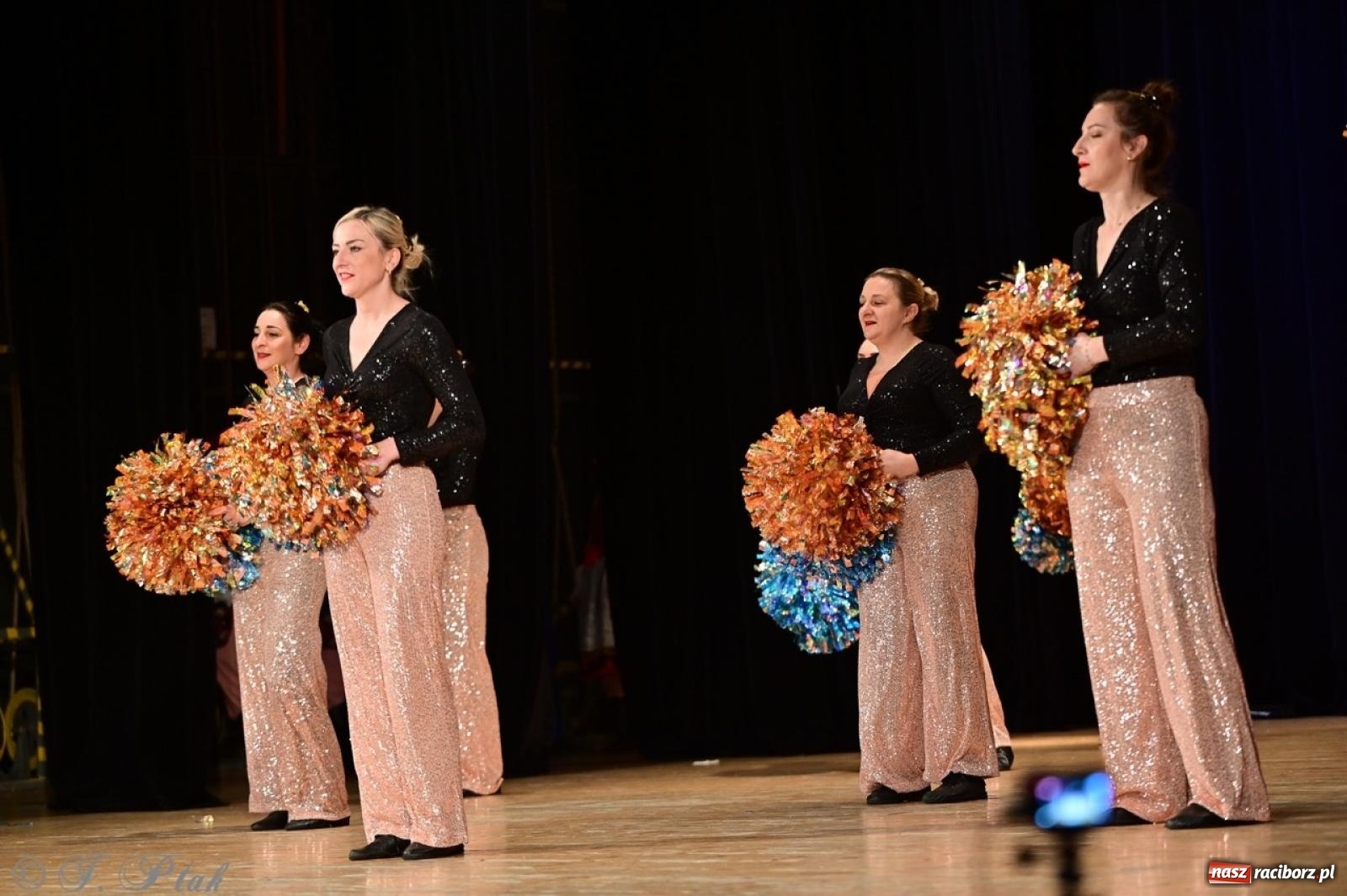 Zdjęcie w galerii na portalu naszraciborz.pl: Koncert charytatywny dla Judytki: taniec, folklor i świąteczne smaki zgromadziły tłumy wiadomości z regionu