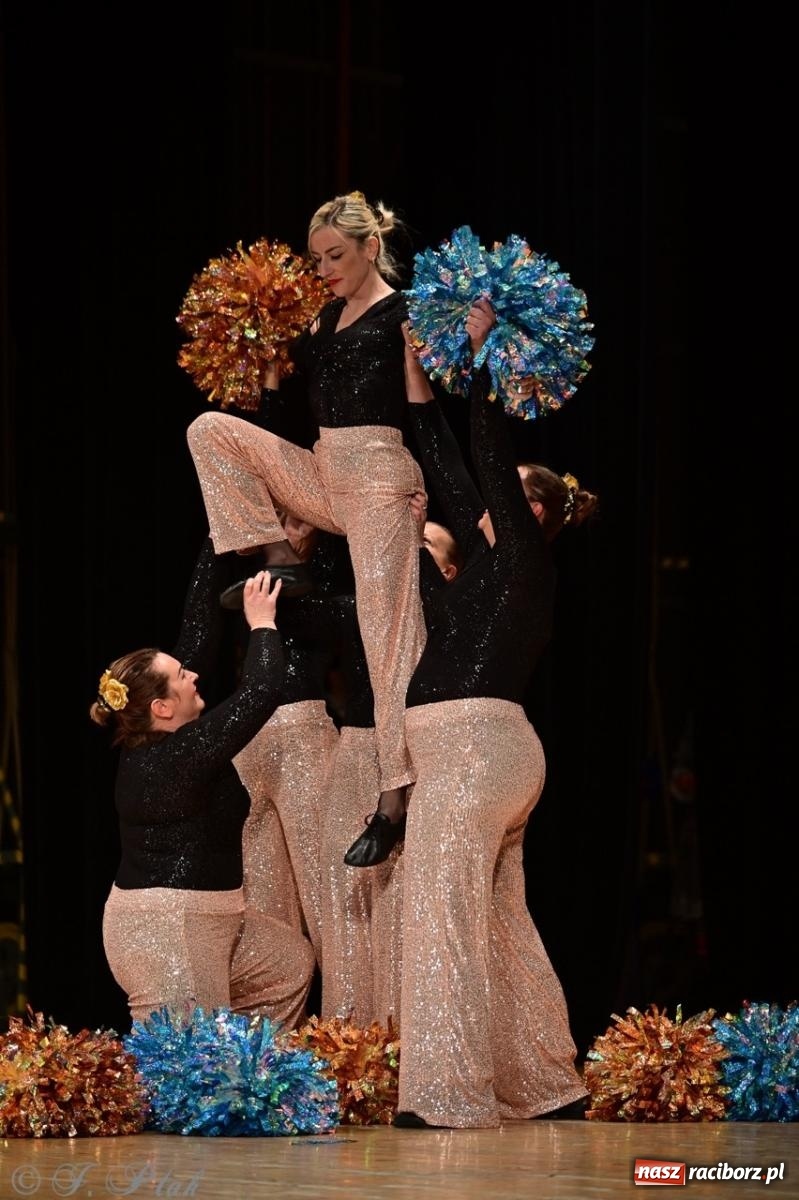 Zdjęcie w galerii na portalu naszraciborz.pl: Koncert charytatywny dla Judytki: taniec, folklor i świąteczne smaki zgromadziły tłumy wiadomości z regionu