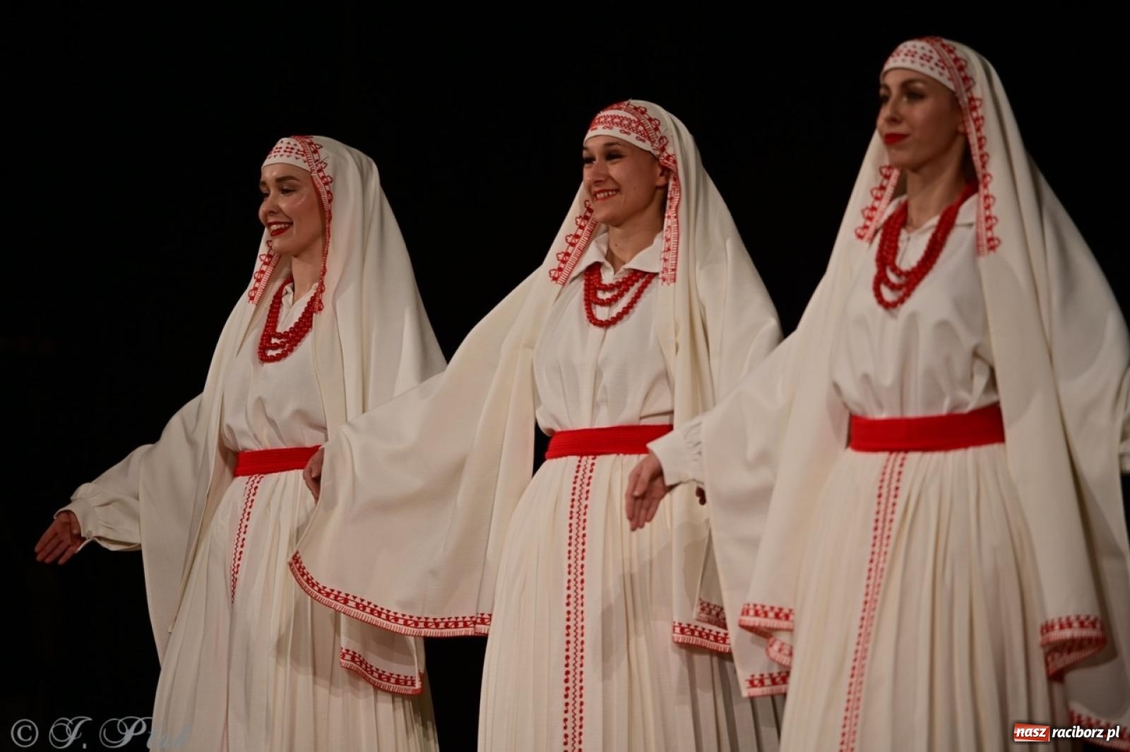 Zdjęcie w galerii na portalu naszraciborz.pl: Koncert charytatywny dla Judytki: taniec, folklor i świąteczne smaki zgromadziły tłumy wiadomości z regionu