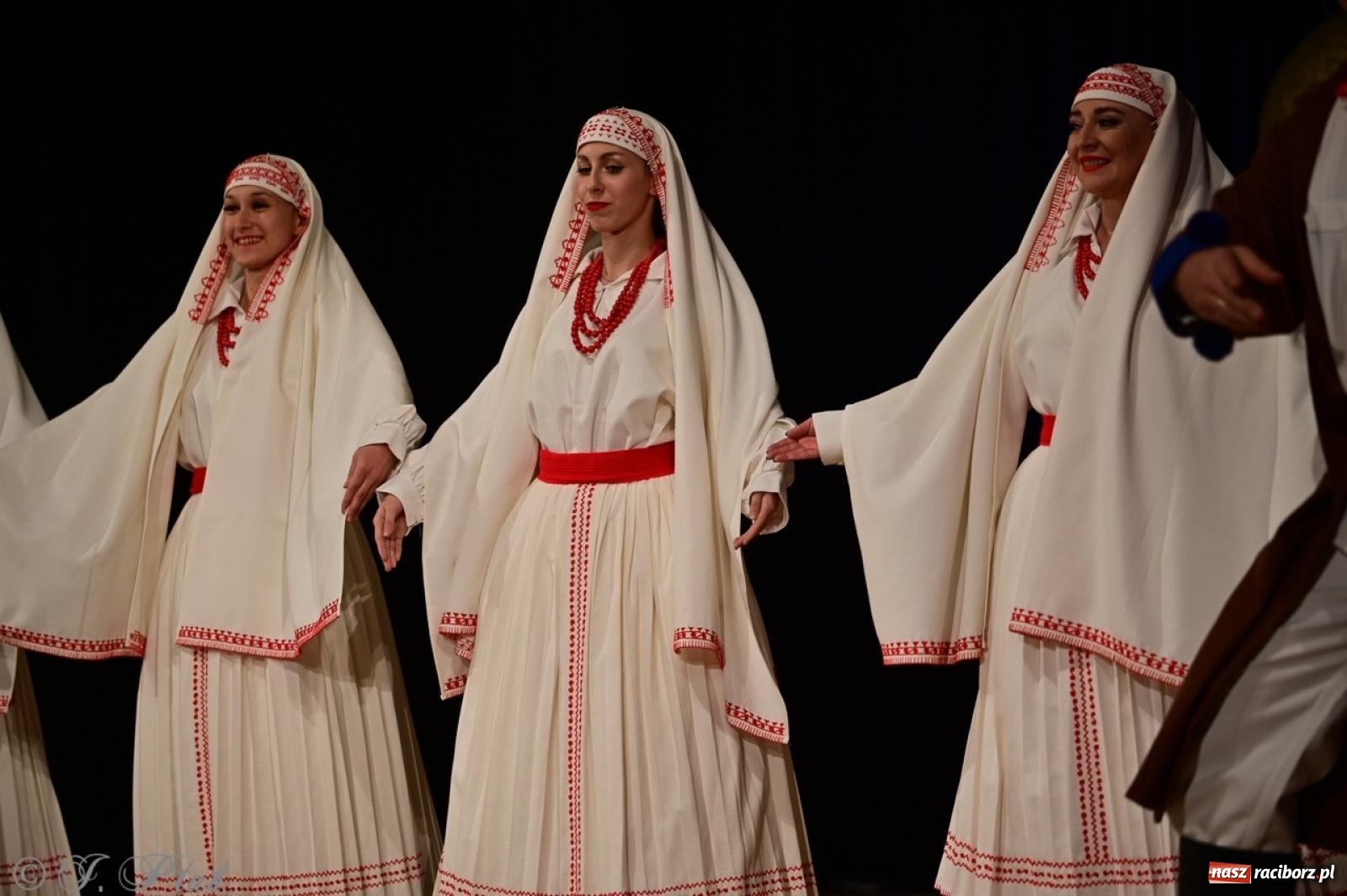 Zdjęcie w galerii na portalu naszraciborz.pl: Koncert charytatywny dla Judytki: taniec, folklor i świąteczne smaki zgromadziły tłumy wiadomości z regionu