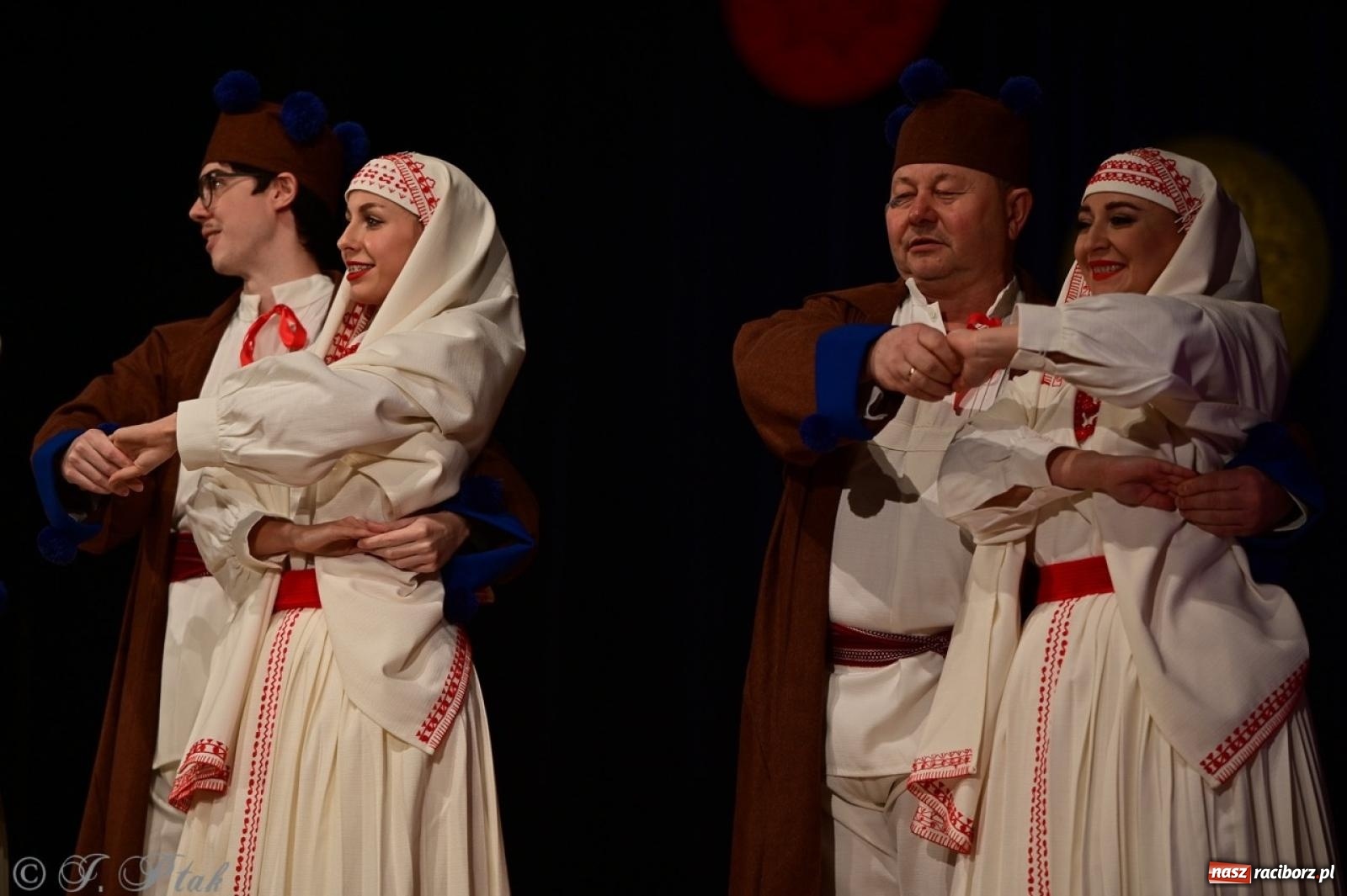 Zdjęcie w galerii na portalu naszraciborz.pl: Koncert charytatywny dla Judytki: taniec, folklor i świąteczne smaki zgromadziły tłumy wiadomości z regionu