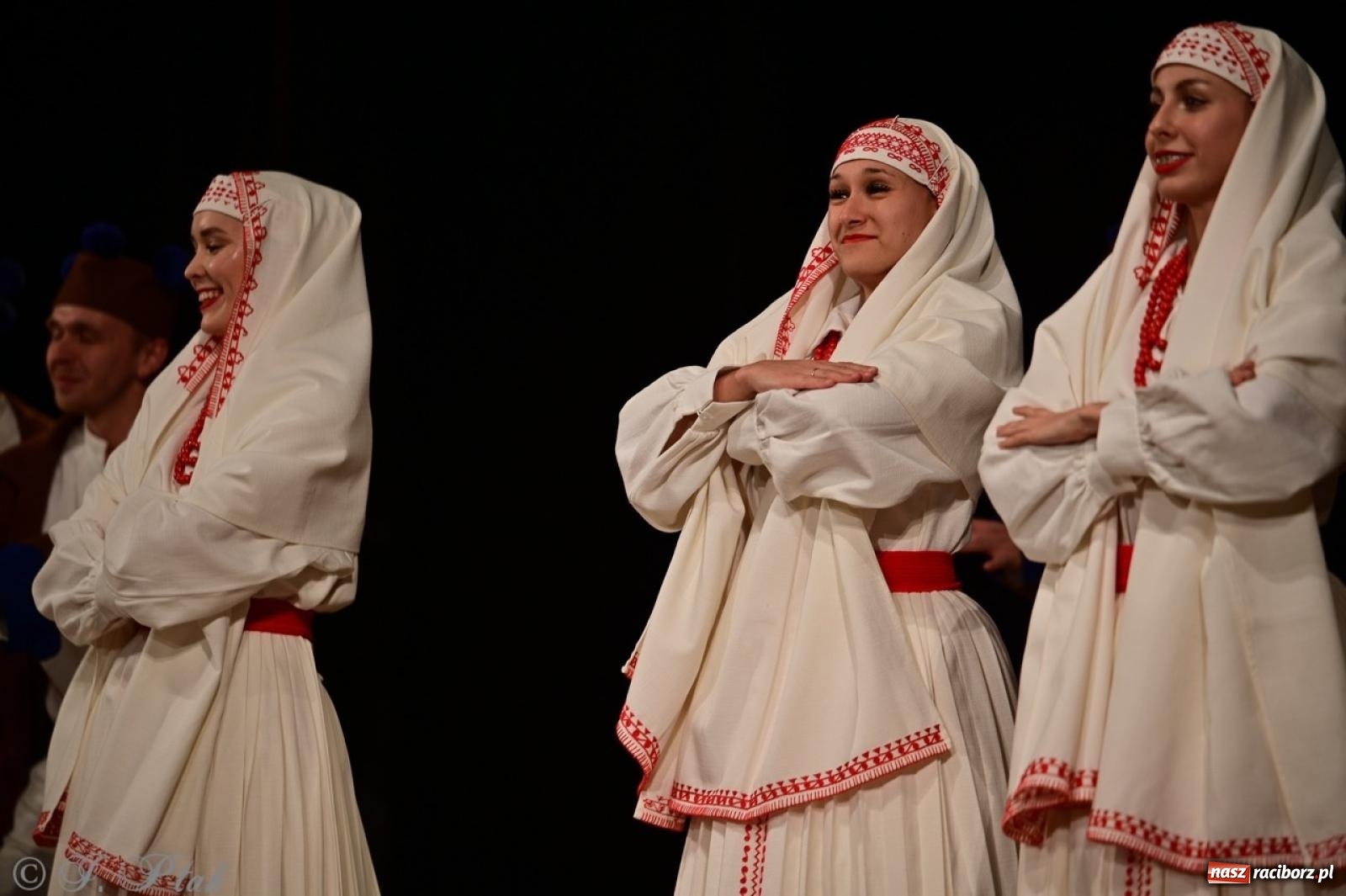 Zdjęcie w galerii na portalu naszraciborz.pl: Koncert charytatywny dla Judytki: taniec, folklor i świąteczne smaki zgromadziły tłumy wiadomości z regionu
