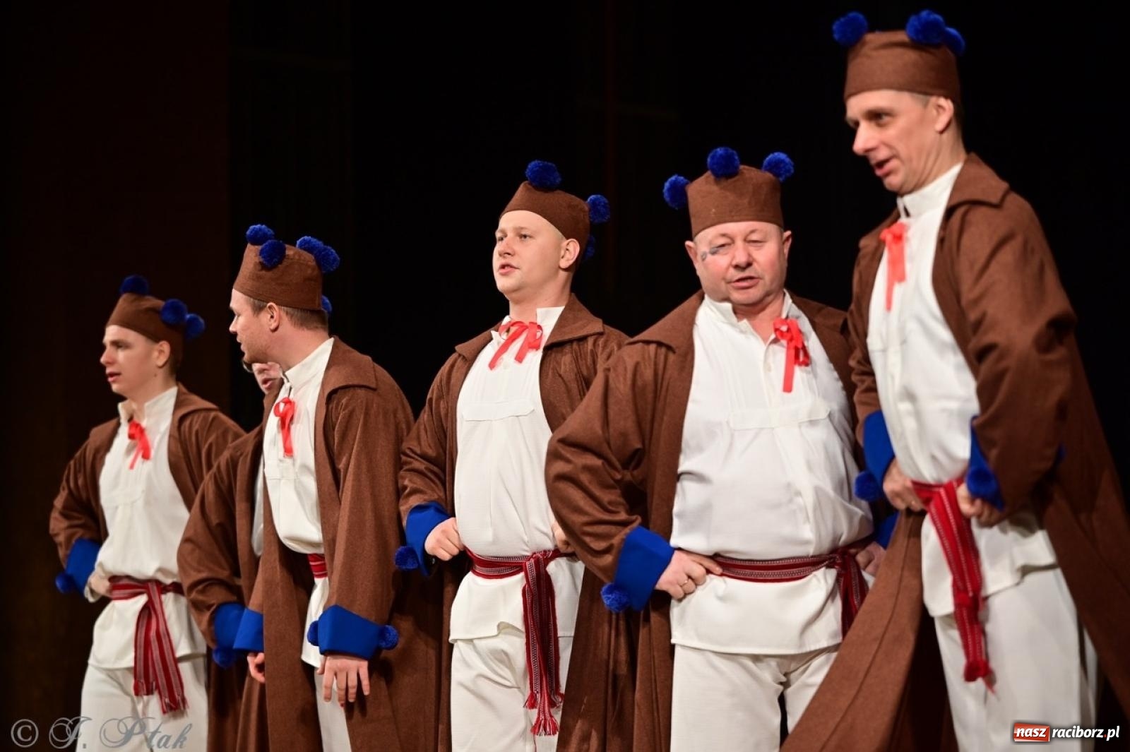 Zdjęcie w galerii na portalu naszraciborz.pl: Koncert charytatywny dla Judytki: taniec, folklor i świąteczne smaki zgromadziły tłumy wiadomości z regionu