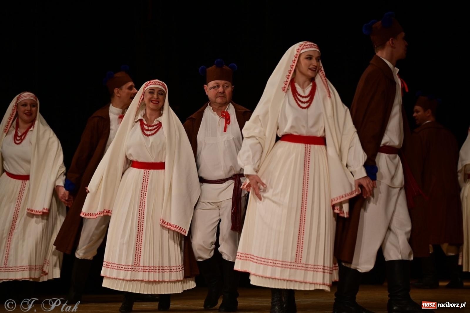 Zdjęcie w galerii na portalu naszraciborz.pl: Koncert charytatywny dla Judytki: taniec, folklor i świąteczne smaki zgromadziły tłumy wiadomości z regionu