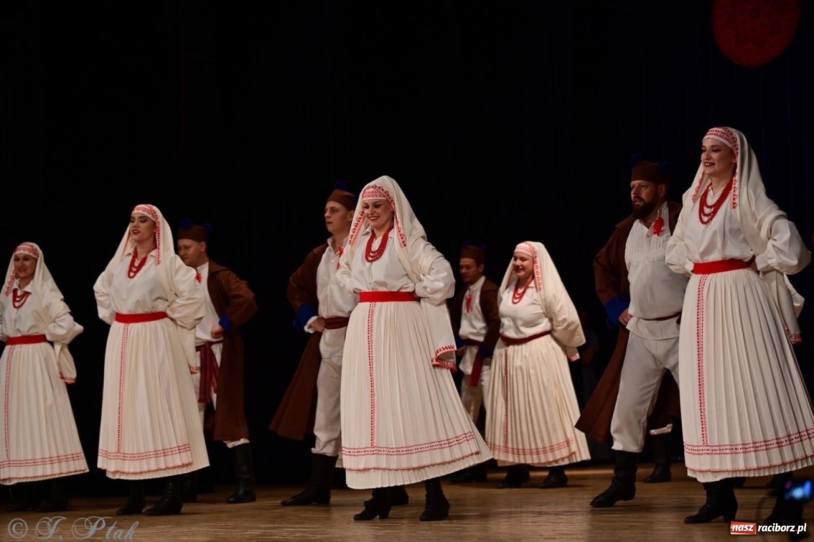 Zdjęcie w galerii na portalu naszraciborz.pl: Koncert charytatywny dla Judytki: taniec, folklor i świąteczne smaki zgromadziły tłumy wiadomości z regionu